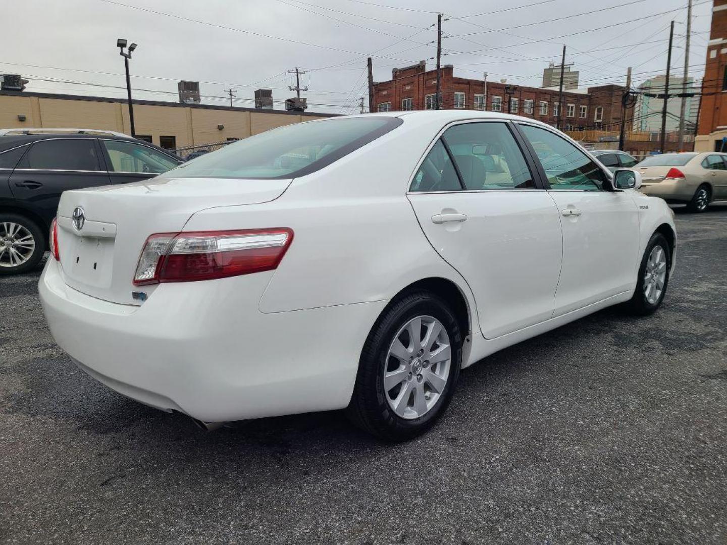 2008 WHITE TOYOTA CAMRY HYBRID (4T1BB46K38U) with an 2.4L engine, Continuously Variable transmission, located at 117 North Cameron Street, Harrisburg, PA, 17101, (717) 963-8962, 40.266762, -76.875259 - WE FINANCE!!! Good Credit/ Bad Credit/ No Credit - ALL Trade-Ins Welcomed!!! ***Guaranteed Credit Approval*** APPLY ONLINE or CALL us TODAY ;) Internet Prices and Marketplace Prices are SPECIAL discounted ***CASH DEALS*** Retail Prices are higher. Please call us to discuss your cash and finan - Photo#4