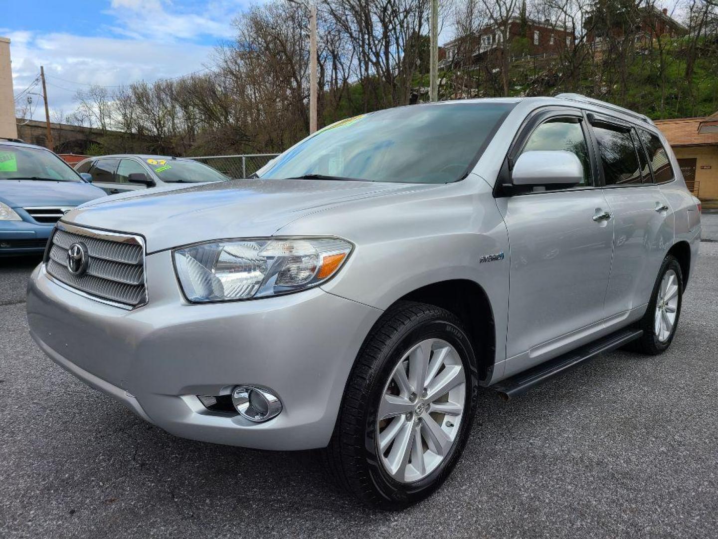 2008 SILVER TOYOTA HIGHLANDER HYBRID LIMITED (JTEEW44A082) with an 3.3L engine, Continuously Variable transmission, located at 117 North Cameron Street, Harrisburg, PA, 17101, (717) 963-8962, 40.266762, -76.875259 - WE FINANCE!!! Good Credit/ Bad Credit/ No Credit - ALL Trade-Ins Welcomed!!! ***Guaranteed Credit Approval*** APPLY ONLINE or CALL us TODAY ;) Internet Prices and Marketplace Prices are SPECIAL discounted ***CASH DEALS*** Retail Prices are higher. Please call us to discuss your cash and finan - Photo#0