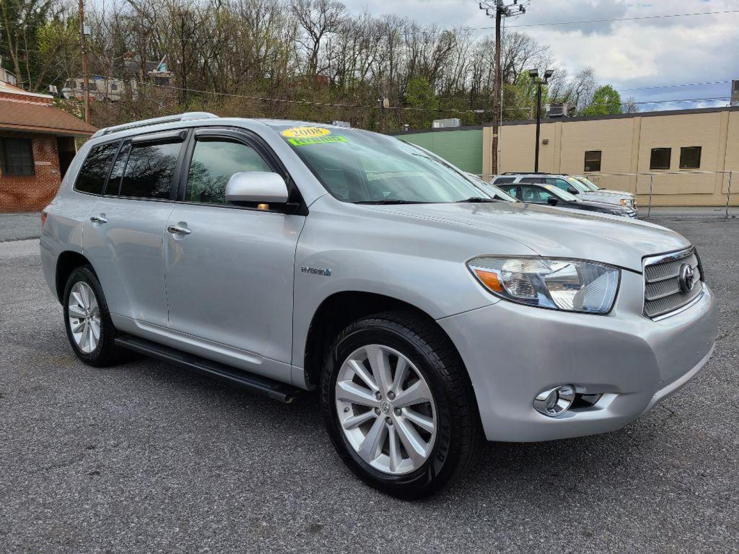 2008 SILVER TOYOTA HIGHLANDER HYBRID LIMITED (JTEEW44A082) with an 3.3L engine, Continuously Variable transmission, located at 117 North Cameron Street, Harrisburg, PA, 17101, (717) 963-8962, 40.266762, -76.875259 - WE FINANCE!!! Good Credit/ Bad Credit/ No Credit - ALL Trade-Ins Welcomed!!! ***Guaranteed Credit Approval*** APPLY ONLINE or CALL us TODAY ;) Internet Prices and Marketplace Prices are SPECIAL discounted ***CASH DEALS*** Retail Prices are higher. Please call us to discuss your cash and finan - Photo#6