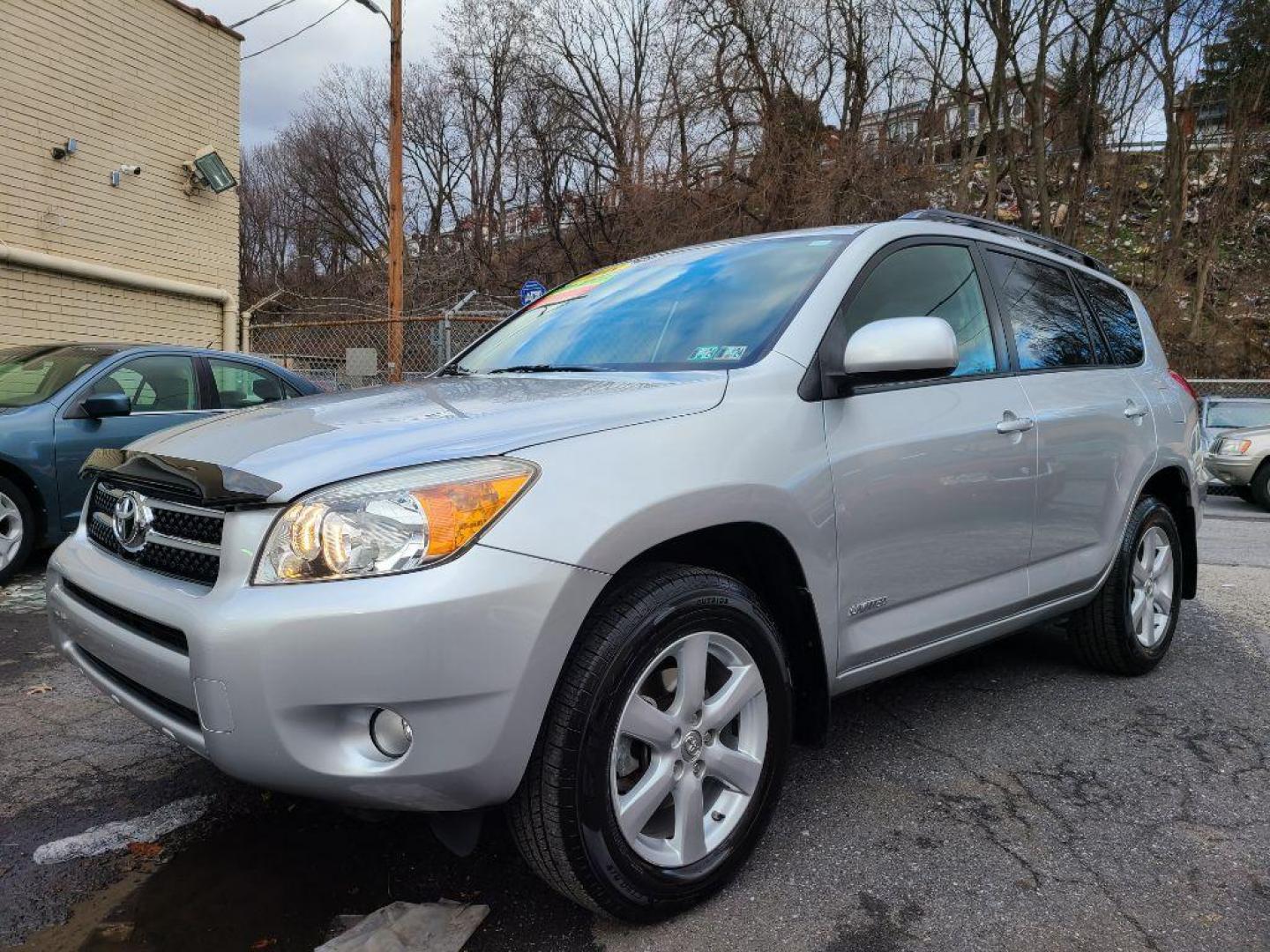 2008 SILVER TOYOTA RAV4 LIMITED (JTMBK31V486) with an 3.5L engine, Automatic transmission, located at 117 North Cameron Street, Harrisburg, PA, 17101, (717) 963-8962, 40.266762, -76.875259 - WE FINANCE!!! Good Credit/ Bad Credit/ No Credit - ALL Trade-Ins Welcomed!!! ***Guaranteed Credit Approval*** APPLY ONLINE or CALL us TODAY ;) Internet Prices and Marketplace Prices are SPECIAL discounted ***CASH DEALS*** Retail Prices are higher. Please call us to discuss your cash and finan - Photo#0