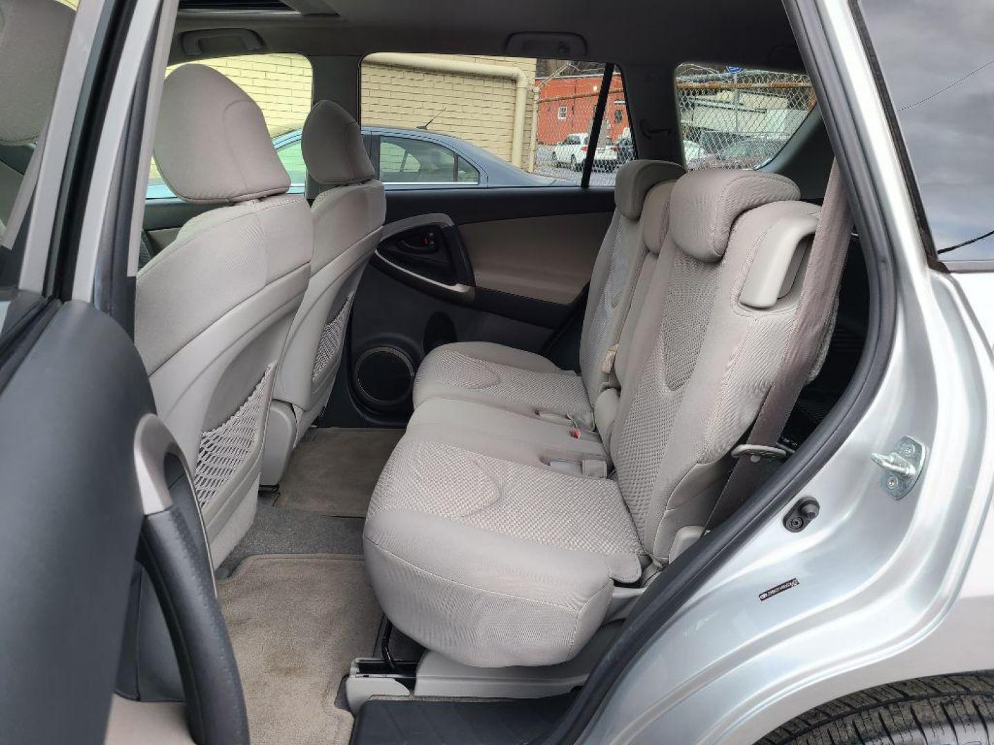 2008 SILVER TOYOTA RAV4 LIMITED (JTMBK31V486) with an 3.5L engine, Automatic transmission, located at 117 North Cameron Street, Harrisburg, PA, 17101, (717) 963-8962, 40.266762, -76.875259 - WE FINANCE!!! Good Credit/ Bad Credit/ No Credit - ALL Trade-Ins Welcomed!!! ***Guaranteed Credit Approval*** APPLY ONLINE or CALL us TODAY ;) Internet Prices and Marketplace Prices are SPECIAL discounted ***CASH DEALS*** Retail Prices are higher. Please call us to discuss your cash and finan - Photo#13