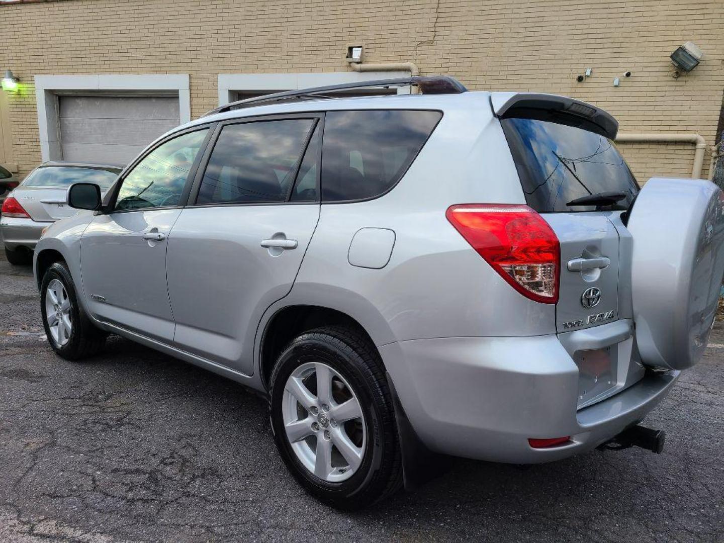 2008 SILVER TOYOTA RAV4 LIMITED (JTMBK31V486) with an 3.5L engine, Automatic transmission, located at 117 North Cameron Street, Harrisburg, PA, 17101, (717) 963-8962, 40.266762, -76.875259 - WE FINANCE!!! Good Credit/ Bad Credit/ No Credit - ALL Trade-Ins Welcomed!!! ***Guaranteed Credit Approval*** APPLY ONLINE or CALL us TODAY ;) Internet Prices and Marketplace Prices are SPECIAL discounted ***CASH DEALS*** Retail Prices are higher. Please call us to discuss your cash and finan - Photo#2