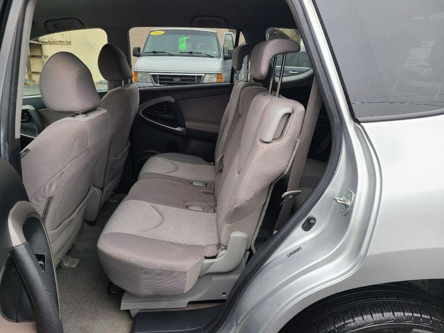 2008 SILVER TOYOTA RAV4 4WD (JTMBD35VX85) with an 2.4L engine, Automatic transmission, located at 117 North Cameron Street, Harrisburg, PA, 17101, (717) 963-8962, 40.266762, -76.875259 - WE FINANCE!!! Good Credit/ Bad Credit/ No Credit - ALL Trade-Ins Welcomed!!! ***Guaranteed Credit Approval*** APPLY ONLINE or CALL us TODAY ;) Internet Prices and Marketplace Prices are SPECIAL discounted ***CASH DEALS*** Retail Prices are higher. Please call us to discuss your cash and finan - Photo#14