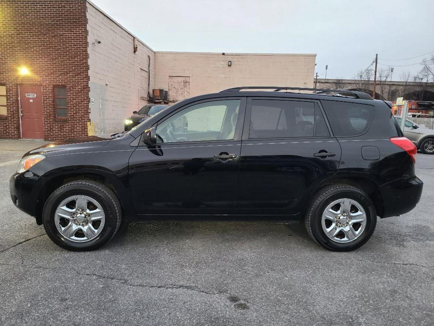 2008 BLACK TOYOTA RAV4 4WD (JTMBD33V686) with an 2.4L engine, Automatic transmission, located at 117 North Cameron Street, Harrisburg, PA, 17101, (717) 963-8962, 40.266762, -76.875259 - WE FINANCE!!! Good Credit/ Bad Credit/ No Credit - ALL Trade-Ins Welcomed!!! ***Guaranteed Credit Approval*** APPLY ONLINE or CALL us TODAY ;) Internet Prices and Marketplace Prices are SPECIAL discounted ***CASH DEALS*** Retail Prices are higher. Please call us to discuss your cash and finan - Photo#1