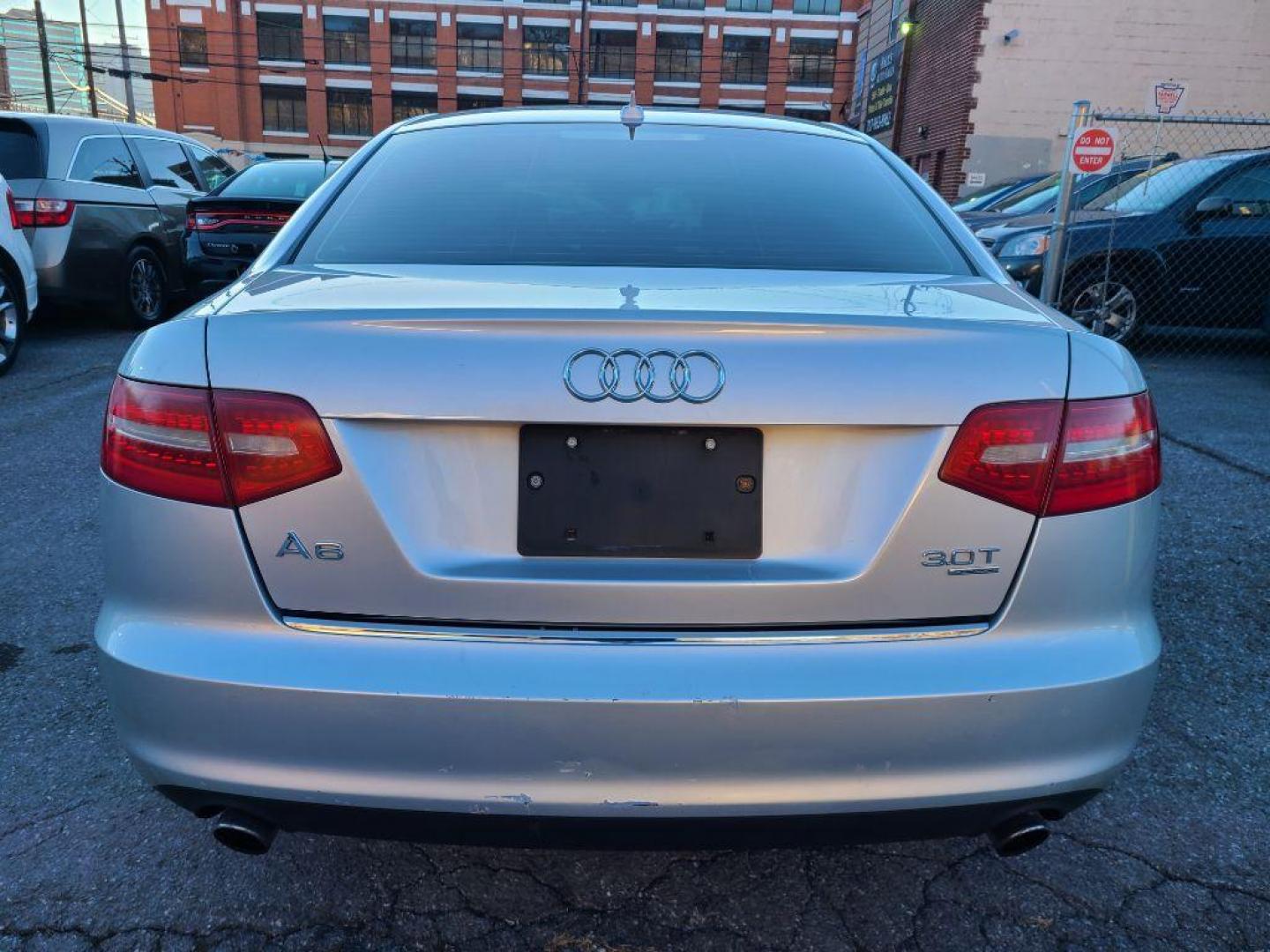 2009 SILVER AUDI A6 PREMIUM PLUS (WAUSG74F49N) with an 3.0L engine, Automatic transmission, located at 7981 Paxton Street, Harrisburg, PA, 17111, (717) 561-2926, 40.261490, -76.749229 - WE FINANCE!!! Good Credit/ Bad Credit/ No Credit - ALL Trade-Ins Welcomed!!! ***Guaranteed Credit Approval*** APPLY ONLINE or CALL us TODAY ;) Internet Prices and Marketplace Prices are SPECIAL discounted ***CASH DEALS*** Retail Prices are higher. Please call us to discuss your cash and finan - Photo#3