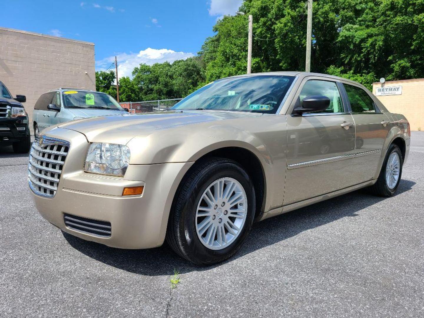 2009 TAN CHRYSLER 300 LX (2C3LA43D39H) with an 2.7L engine, Automatic transmission, located at 117 North Cameron Street, Harrisburg, PA, 17101, (717) 963-8962, 40.266762, -76.875259 - WE FINANCE!!! Good Credit/ Bad Credit/ No Credit - ALL Trade-Ins Welcomed!!! ***Guaranteed Credit Approval*** APPLY ONLINE or CALL us TODAY ;) Internet Prices and Marketplace Prices are SPECIAL discounted ***CASH DEALS*** Retail Prices are higher. Please call us to discuss your cash and finan - Photo#0