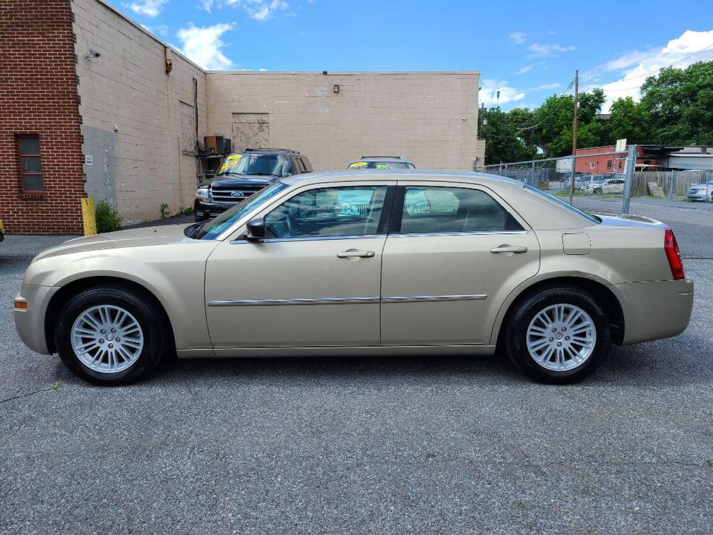 2009 TAN CHRYSLER 300 LX (2C3LA43D39H) with an 2.7L engine, Automatic transmission, located at 117 North Cameron Street, Harrisburg, PA, 17101, (717) 963-8962, 40.266762, -76.875259 - WE FINANCE!!! Good Credit/ Bad Credit/ No Credit - ALL Trade-Ins Welcomed!!! ***Guaranteed Credit Approval*** APPLY ONLINE or CALL us TODAY ;) Internet Prices and Marketplace Prices are SPECIAL discounted ***CASH DEALS*** Retail Prices are higher. Please call us to discuss your cash and finan - Photo#1