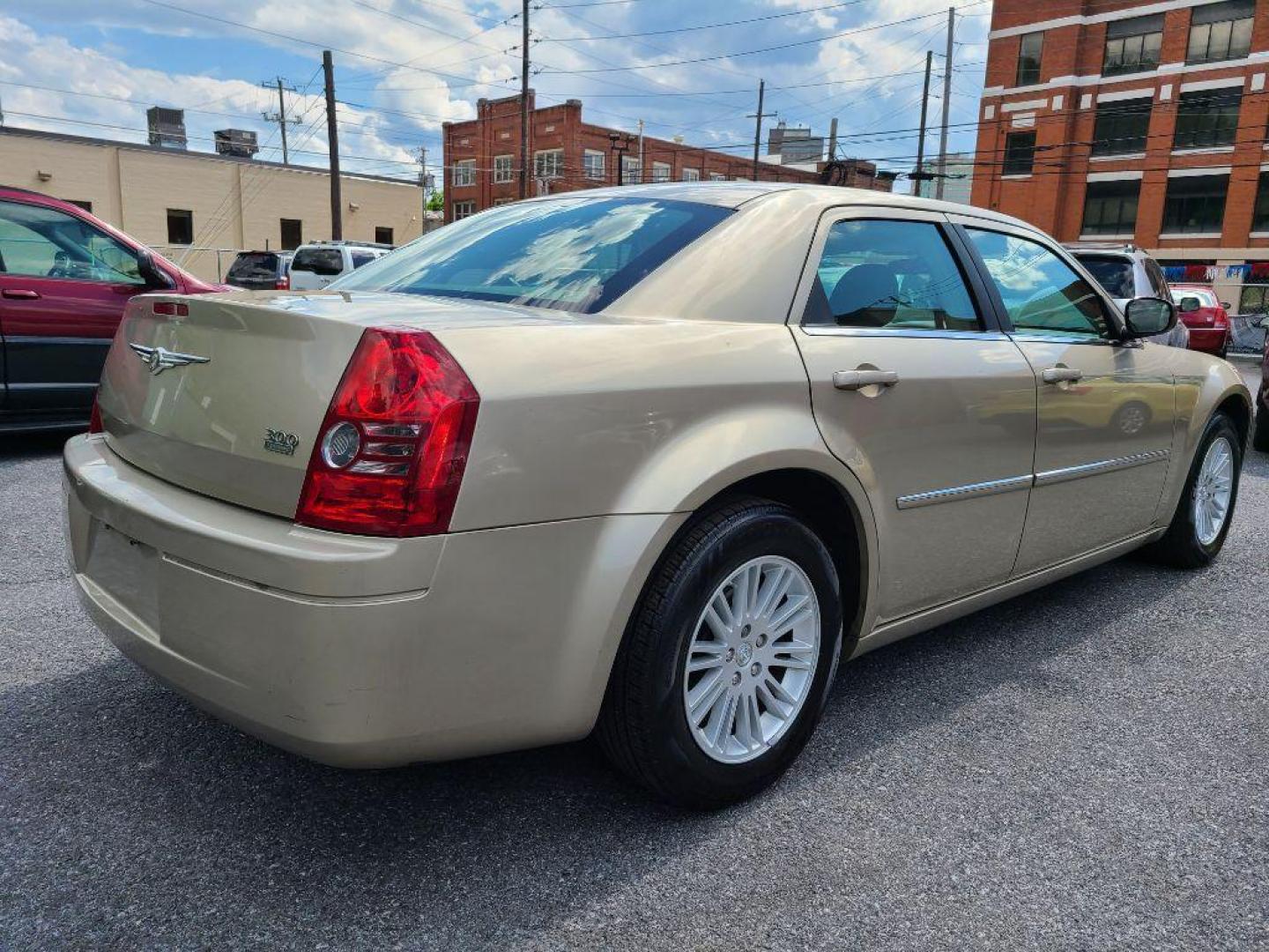 2009 TAN CHRYSLER 300 LX (2C3LA43D39H) with an 2.7L engine, Automatic transmission, located at 117 North Cameron Street, Harrisburg, PA, 17101, (717) 963-8962, 40.266762, -76.875259 - WE FINANCE!!! Good Credit/ Bad Credit/ No Credit - ALL Trade-Ins Welcomed!!! ***Guaranteed Credit Approval*** APPLY ONLINE or CALL us TODAY ;) Internet Prices and Marketplace Prices are SPECIAL discounted ***CASH DEALS*** Retail Prices are higher. Please call us to discuss your cash and finan - Photo#4