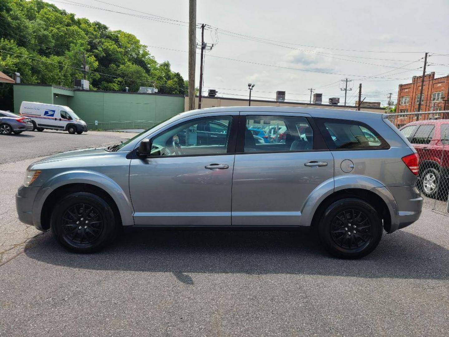 2009 GRAY DODGE JOURNEY SE (3D4GG47B09T) with an 2.4L engine, Automatic transmission, located at 117 North Cameron Street, Harrisburg, PA, 17101, (717) 963-8962, 40.266762, -76.875259 - WE FINANCE!!! Good Credit/ Bad Credit/ No Credit - ALL Trade-Ins Welcomed!!! ***Guaranteed Credit Approval*** APPLY ONLINE or CALL us TODAY ;) Internet Prices and Marketplace Prices are SPECIAL discounted ***CASH DEALS*** Retail Prices are higher. Please call us to discuss your cash and finan - Photo#1