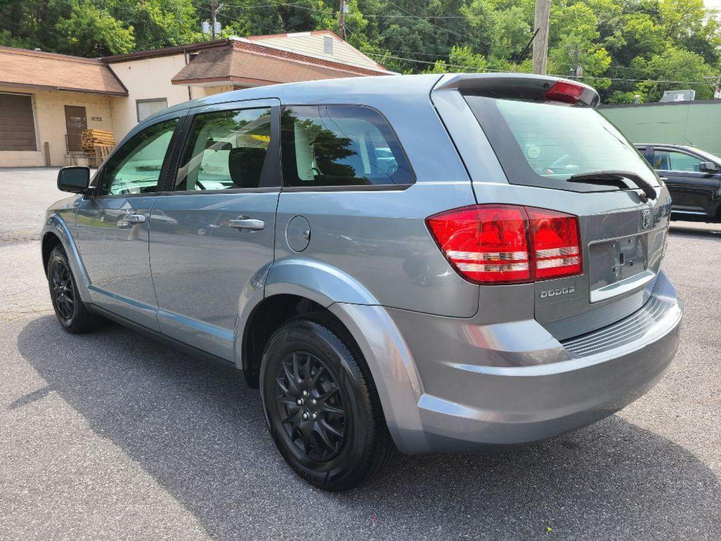 2009 GRAY DODGE JOURNEY SE (3D4GG47B09T) with an 2.4L engine, Automatic transmission, located at 117 North Cameron Street, Harrisburg, PA, 17101, (717) 963-8962, 40.266762, -76.875259 - WE FINANCE!!! Good Credit/ Bad Credit/ No Credit - ALL Trade-Ins Welcomed!!! ***Guaranteed Credit Approval*** APPLY ONLINE or CALL us TODAY ;) Internet Prices and Marketplace Prices are SPECIAL discounted ***CASH DEALS*** Retail Prices are higher. Please call us to discuss your cash and finan - Photo#2