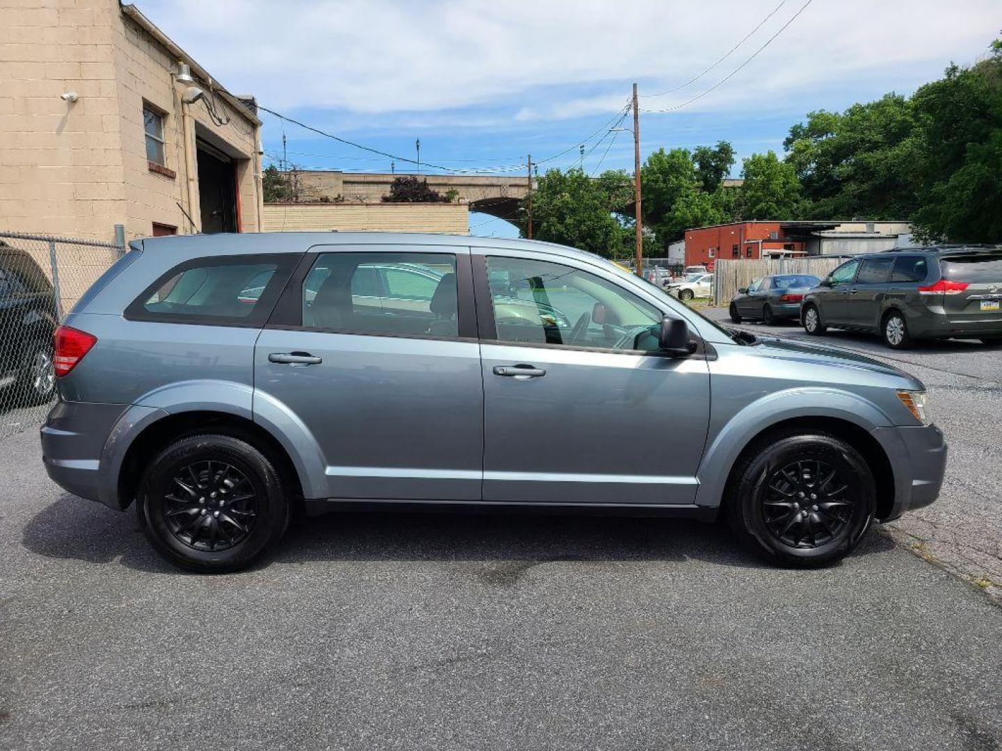 2009 GRAY DODGE JOURNEY SE (3D4GG47B09T) with an 2.4L engine, Automatic transmission, located at 117 North Cameron Street, Harrisburg, PA, 17101, (717) 963-8962, 40.266762, -76.875259 - WE FINANCE!!! Good Credit/ Bad Credit/ No Credit - ALL Trade-Ins Welcomed!!! ***Guaranteed Credit Approval*** APPLY ONLINE or CALL us TODAY ;) Internet Prices and Marketplace Prices are SPECIAL discounted ***CASH DEALS*** Retail Prices are higher. Please call us to discuss your cash and finan - Photo#5