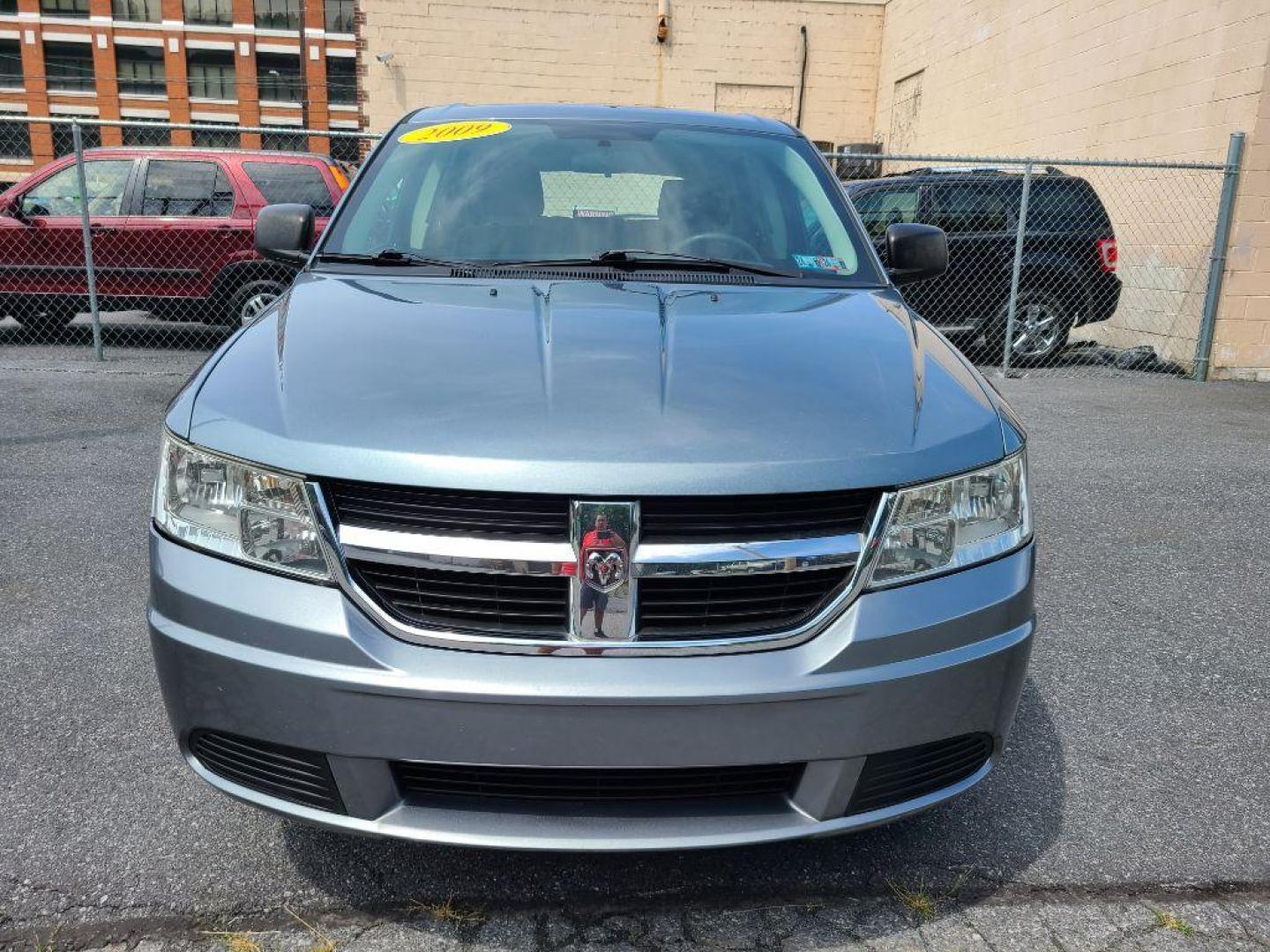 2009 GRAY DODGE JOURNEY SE (3D4GG47B09T) with an 2.4L engine, Automatic transmission, located at 117 North Cameron Street, Harrisburg, PA, 17101, (717) 963-8962, 40.266762, -76.875259 - WE FINANCE!!! Good Credit/ Bad Credit/ No Credit - ALL Trade-Ins Welcomed!!! ***Guaranteed Credit Approval*** APPLY ONLINE or CALL us TODAY ;) Internet Prices and Marketplace Prices are SPECIAL discounted ***CASH DEALS*** Retail Prices are higher. Please call us to discuss your cash and finan - Photo#7