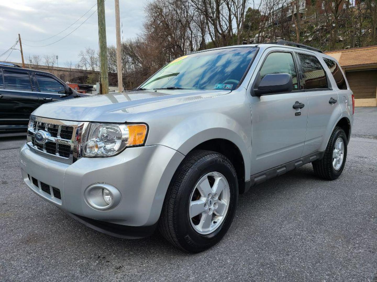 2009 SILVER FORD ESCAPE XLT (1FMCU03799K) with an 2.5L engine, Automatic transmission, located at 117 North Cameron Street, Harrisburg, PA, 17101, (717) 963-8962, 40.266762, -76.875259 - WE FINANCE!!! Good Credit/ Bad Credit/ No Credit - ALL Trade-Ins Welcomed!!! ***Guaranteed Credit Approval*** APPLY ONLINE or CALL us TODAY ;) Internet Prices and Marketplace Prices are SPECIAL discounted ***CASH DEALS*** Retail Prices are higher. Please call us to discuss your cash and finan - Photo#0