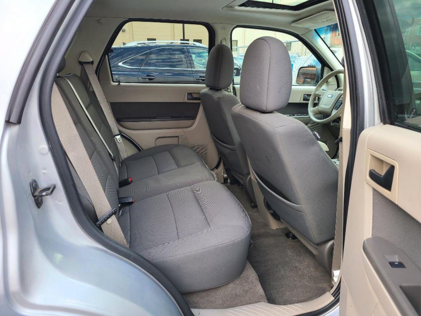 2009 SILVER FORD ESCAPE XLT (1FMCU03799K) with an 2.5L engine, Automatic transmission, located at 117 North Cameron Street, Harrisburg, PA, 17101, (717) 963-8962, 40.266762, -76.875259 - WE FINANCE!!! Good Credit/ Bad Credit/ No Credit - ALL Trade-Ins Welcomed!!! ***Guaranteed Credit Approval*** APPLY ONLINE or CALL us TODAY ;) Internet Prices and Marketplace Prices are SPECIAL discounted ***CASH DEALS*** Retail Prices are higher. Please call us to discuss your cash and finan - Photo#11