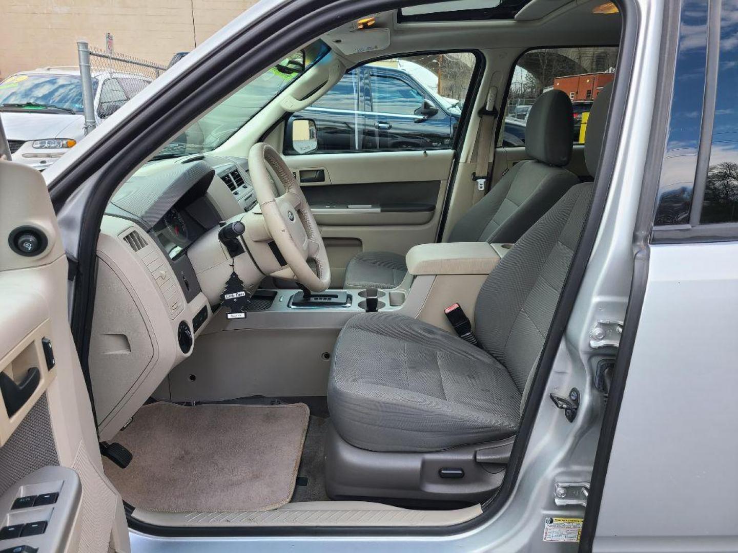 2009 SILVER FORD ESCAPE XLT (1FMCU03799K) with an 2.5L engine, Automatic transmission, located at 117 North Cameron Street, Harrisburg, PA, 17101, (717) 963-8962, 40.266762, -76.875259 - WE FINANCE!!! Good Credit/ Bad Credit/ No Credit - ALL Trade-Ins Welcomed!!! ***Guaranteed Credit Approval*** APPLY ONLINE or CALL us TODAY ;) Internet Prices and Marketplace Prices are SPECIAL discounted ***CASH DEALS*** Retail Prices are higher. Please call us to discuss your cash and finan - Photo#14