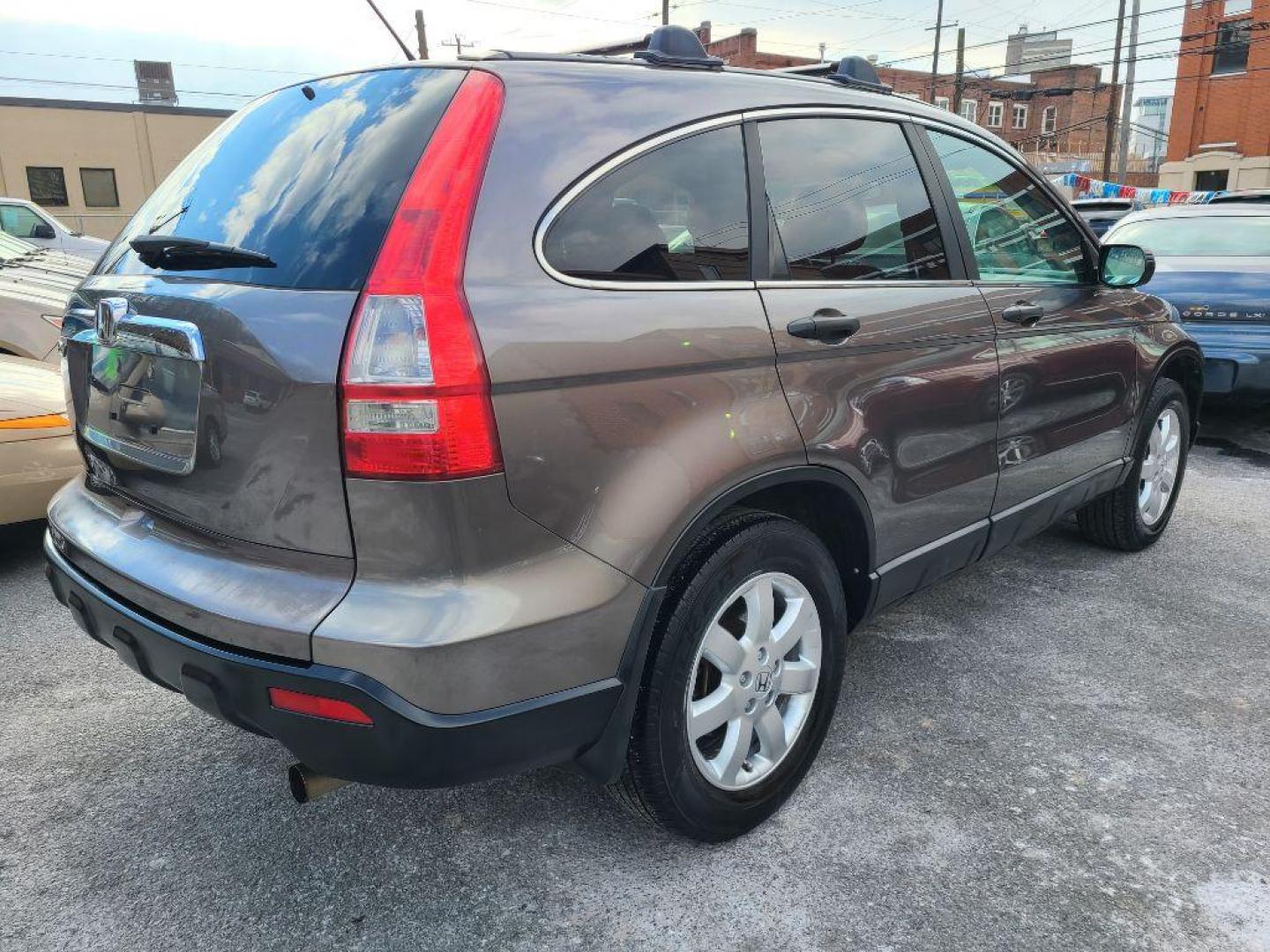 2009 GRAY HONDA CR-V EX (5J6RE48579L) with an 2.4L engine, Automatic transmission, located at 117 North Cameron Street, Harrisburg, PA, 17101, (717) 963-8962, 40.266762, -76.875259 - WE FINANCE!!! Good Credit/ Bad Credit/ No Credit - ALL Trade-Ins Welcomed!!! ***Guaranteed Credit Approval*** APPLY ONLINE or CALL us TODAY ;) Internet Prices and Marketplace Prices are SPECIAL discounted ***CASH DEALS*** Retail Prices are higher. Please call us to discuss your cash and finan - Photo#4