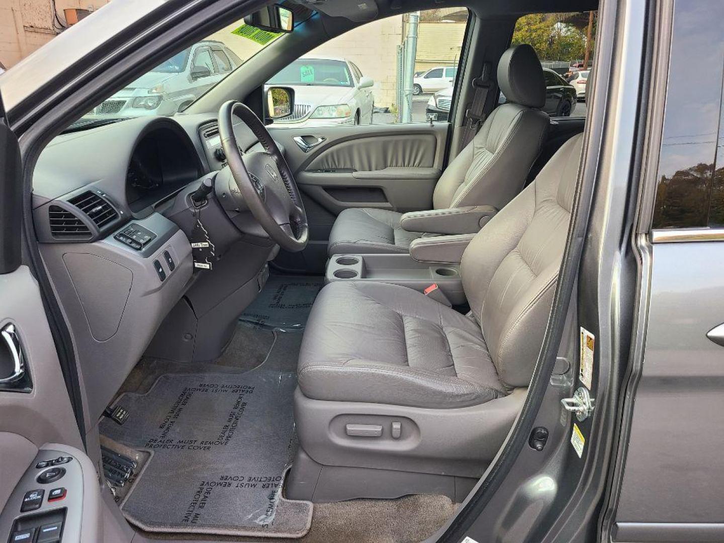 2009 GRAY HONDA ODYSSEY EXL (5FNRL38629B) with an 3.5L engine, Automatic transmission, located at 117 North Cameron Street, Harrisburg, PA, 17101, (717) 963-8962, 40.266762, -76.875259 - WE FINANCE!!! Good Credit/ Bad Credit/ No Credit - ALL Trade-Ins Welcomed!!! ***Guaranteed Credit Approval*** APPLY ONLINE or CALL us TODAY ;) Internet Prices and Marketplace Prices are SPECIAL discounted ***CASH DEALS*** Retail Prices are higher. Please call us to discuss your cash and finan - Photo#16