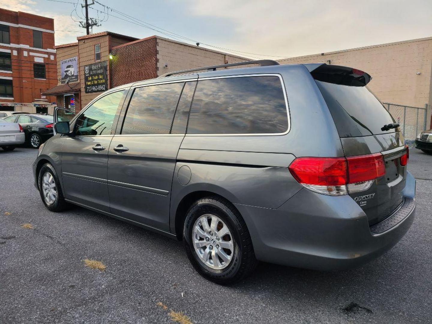 2009 GRAY HONDA ODYSSEY EXL (5FNRL38629B) with an 3.5L engine, Automatic transmission, located at 117 North Cameron Street, Harrisburg, PA, 17101, (717) 963-8962, 40.266762, -76.875259 - WE FINANCE!!! Good Credit/ Bad Credit/ No Credit - ALL Trade-Ins Welcomed!!! ***Guaranteed Credit Approval*** APPLY ONLINE or CALL us TODAY ;) Internet Prices and Marketplace Prices are SPECIAL discounted ***CASH DEALS*** Retail Prices are higher. Please call us to discuss your cash and finan - Photo#2