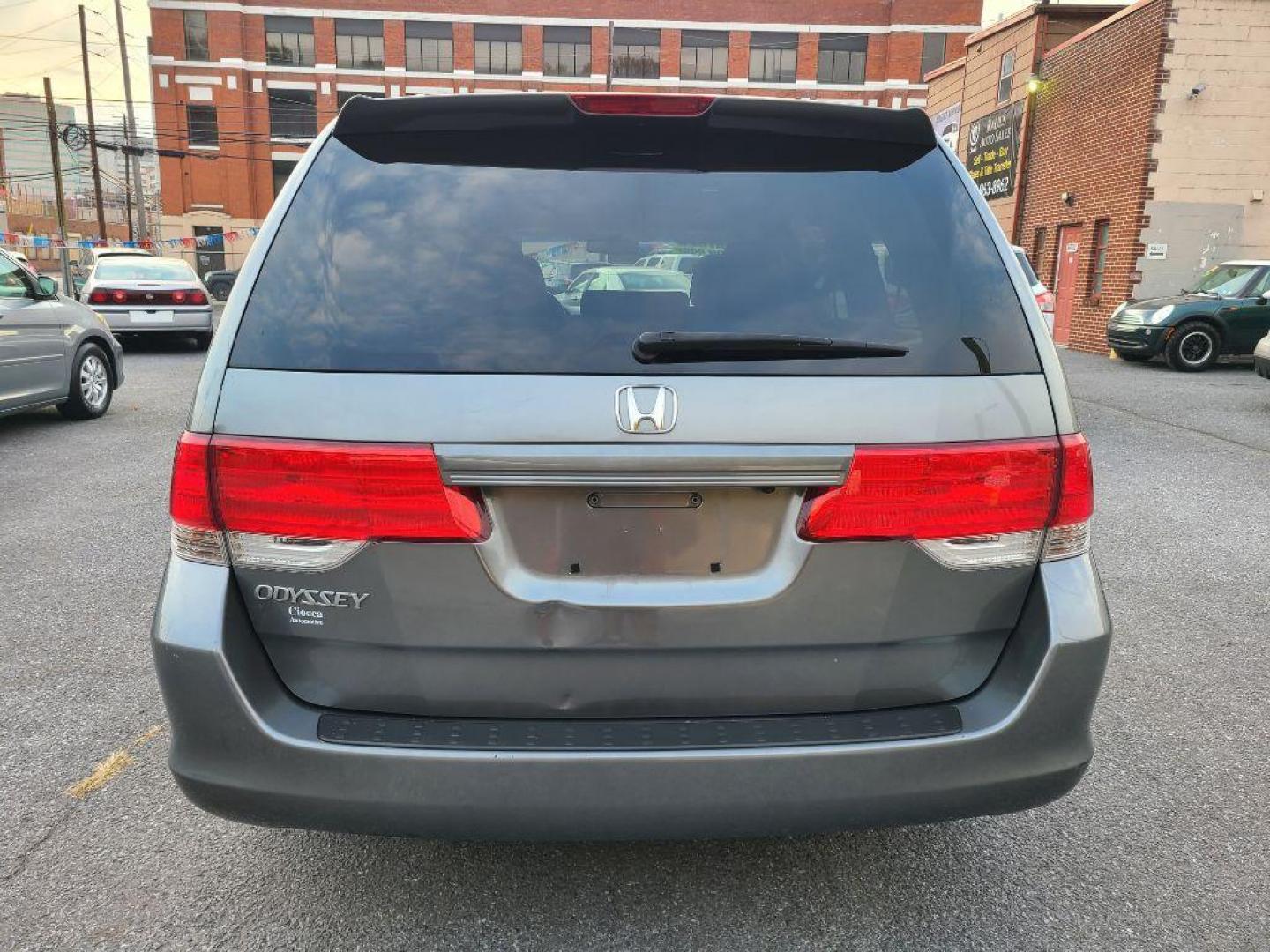 2009 GRAY HONDA ODYSSEY EXL (5FNRL38629B) with an 3.5L engine, Automatic transmission, located at 117 North Cameron Street, Harrisburg, PA, 17101, (717) 963-8962, 40.266762, -76.875259 - WE FINANCE!!! Good Credit/ Bad Credit/ No Credit - ALL Trade-Ins Welcomed!!! ***Guaranteed Credit Approval*** APPLY ONLINE or CALL us TODAY ;) Internet Prices and Marketplace Prices are SPECIAL discounted ***CASH DEALS*** Retail Prices are higher. Please call us to discuss your cash and finan - Photo#3