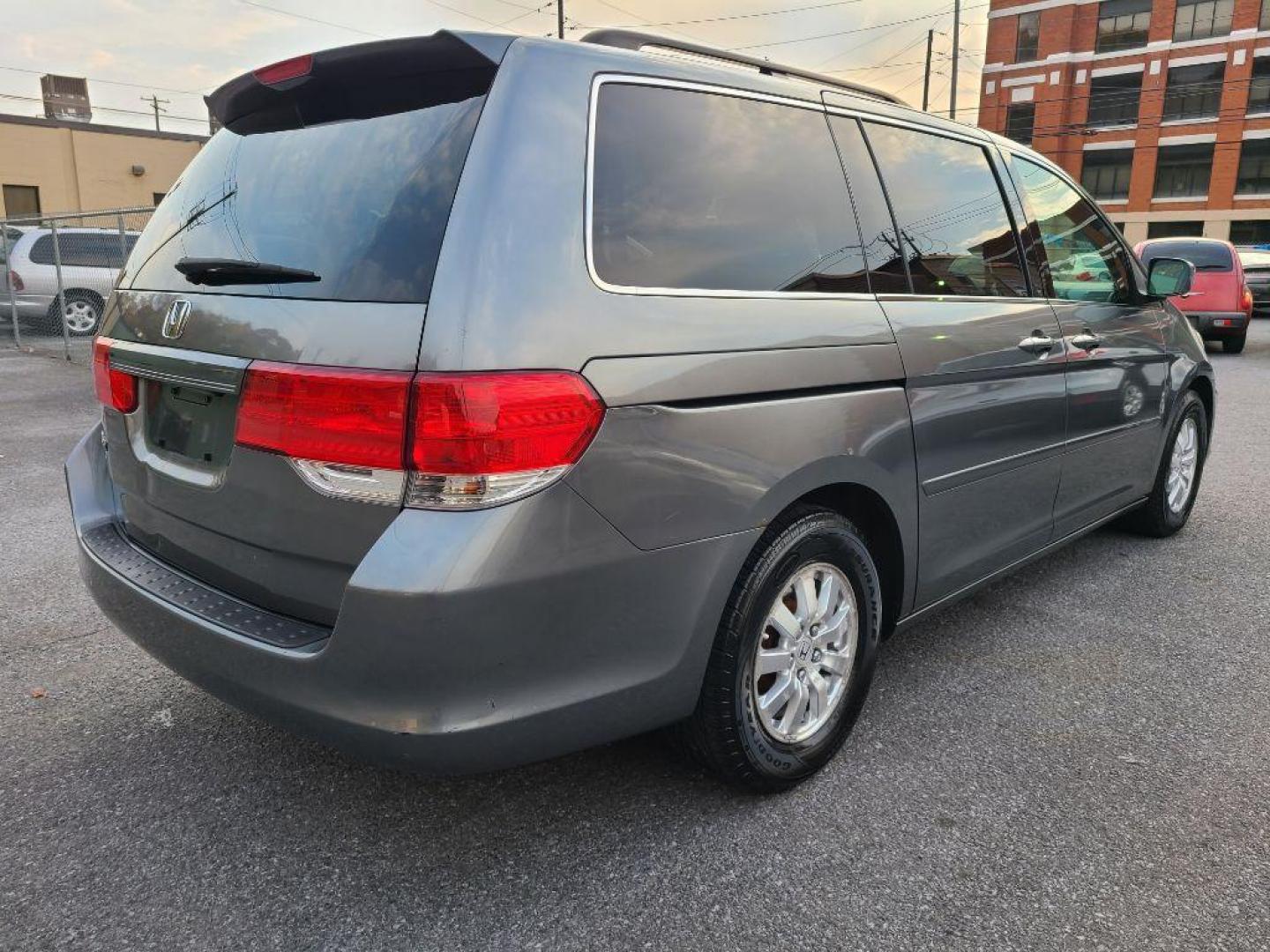 2009 GRAY HONDA ODYSSEY EXL (5FNRL38629B) with an 3.5L engine, Automatic transmission, located at 117 North Cameron Street, Harrisburg, PA, 17101, (717) 963-8962, 40.266762, -76.875259 - WE FINANCE!!! Good Credit/ Bad Credit/ No Credit - ALL Trade-Ins Welcomed!!! ***Guaranteed Credit Approval*** APPLY ONLINE or CALL us TODAY ;) Internet Prices and Marketplace Prices are SPECIAL discounted ***CASH DEALS*** Retail Prices are higher. Please call us to discuss your cash and finan - Photo#4