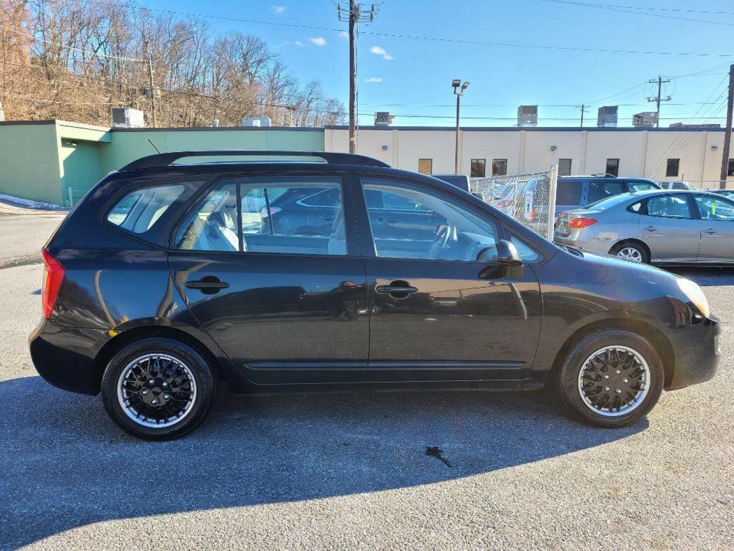 2009 BLACK KIA RONDO BASE (KNAFG528097) with an 2.4L engine, Automatic transmission, located at 7981 Paxton Street, Harrisburg, PA, 17111, (717) 561-2926, 40.261490, -76.749229 - WE FINANCE!!! Good Credit/ Bad Credit/ No Credit - ALL Trade-Ins Welcomed!!! ***Guaranteed Credit Approval*** APPLY ONLINE or CALL us TODAY ;) Internet Prices and Marketplace Prices are SPECIAL discounted ***CASH DEALS*** Retail Prices are higher. Please call us to discuss your cash and finan - Photo#5