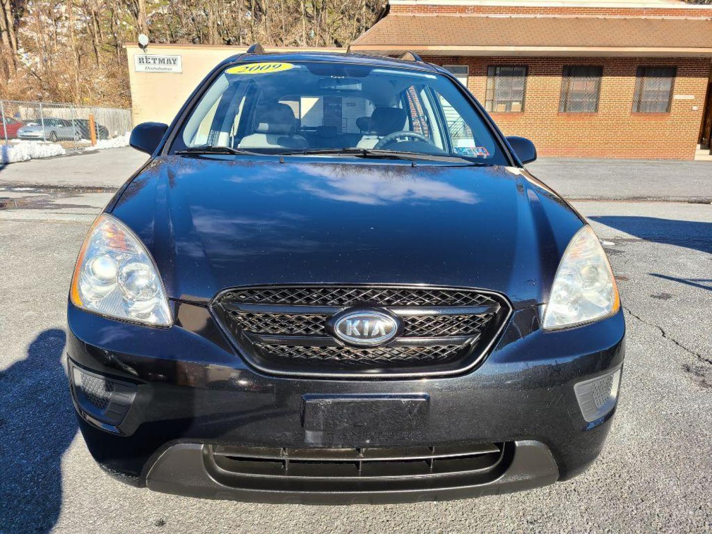 2009 BLACK KIA RONDO BASE (KNAFG528097) with an 2.4L engine, Automatic transmission, located at 7981 Paxton Street, Harrisburg, PA, 17111, (717) 561-2926, 40.261490, -76.749229 - WE FINANCE!!! Good Credit/ Bad Credit/ No Credit - ALL Trade-Ins Welcomed!!! ***Guaranteed Credit Approval*** APPLY ONLINE or CALL us TODAY ;) Internet Prices and Marketplace Prices are SPECIAL discounted ***CASH DEALS*** Retail Prices are higher. Please call us to discuss your cash and finan - Photo#7