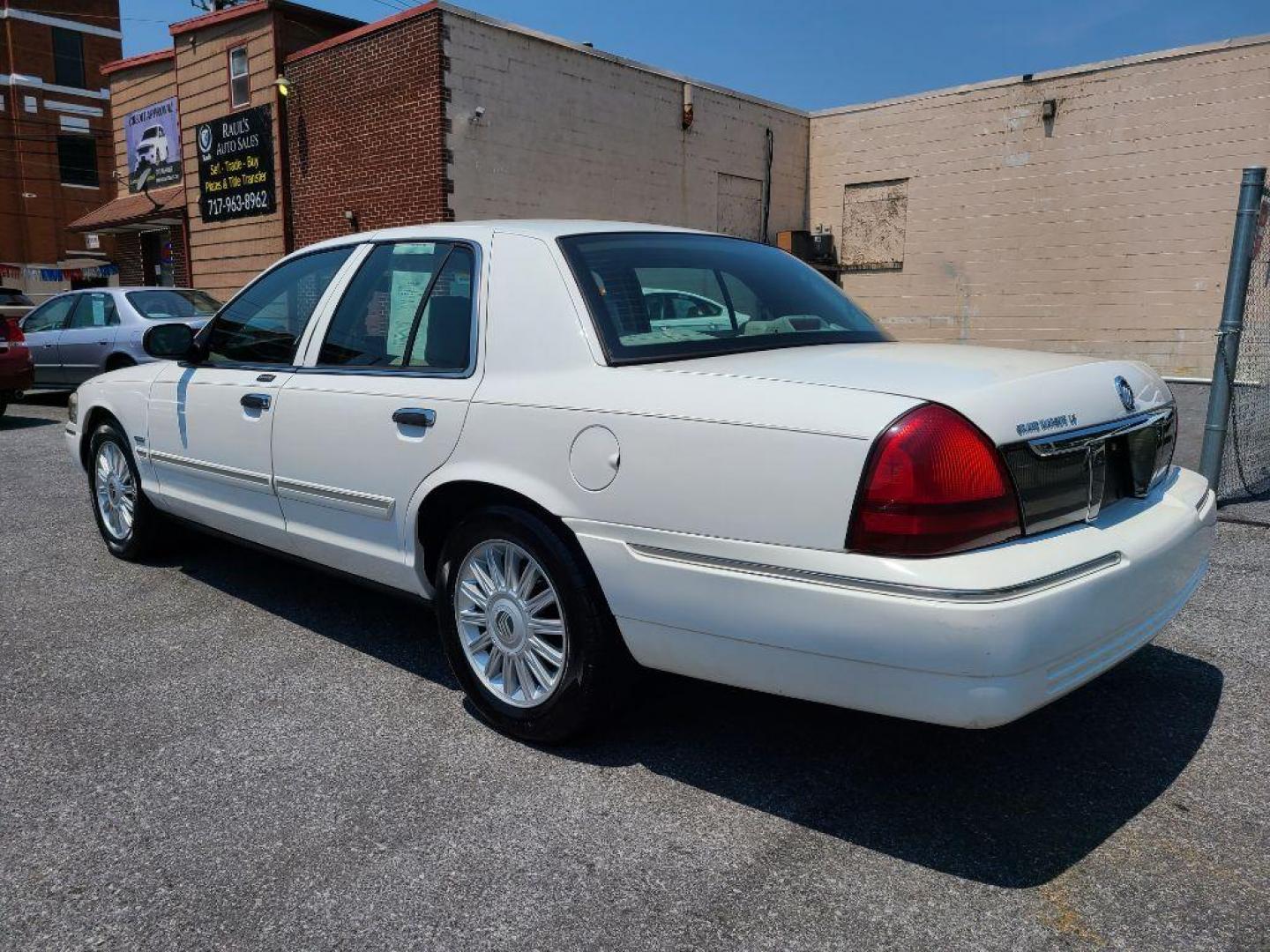 2009 WHITE MERCURY GRAND MARQUIS LS (2MEHM75V89X) with an 4.6L engine, Automatic transmission, located at 117 North Cameron Street, Harrisburg, PA, 17101, (717) 963-8962, 40.266762, -76.875259 - WE FINANCE!!! Good Credit/ Bad Credit/ No Credit - ALL Trade-Ins Welcomed!!! ***Guaranteed Credit Approval*** APPLY ONLINE or CALL us TODAY ;) Internet Prices and Marketplace Prices are SPECIAL discounted ***CASH DEALS*** Retail Prices are higher. Please call us to discuss your cash and finan - Photo#2