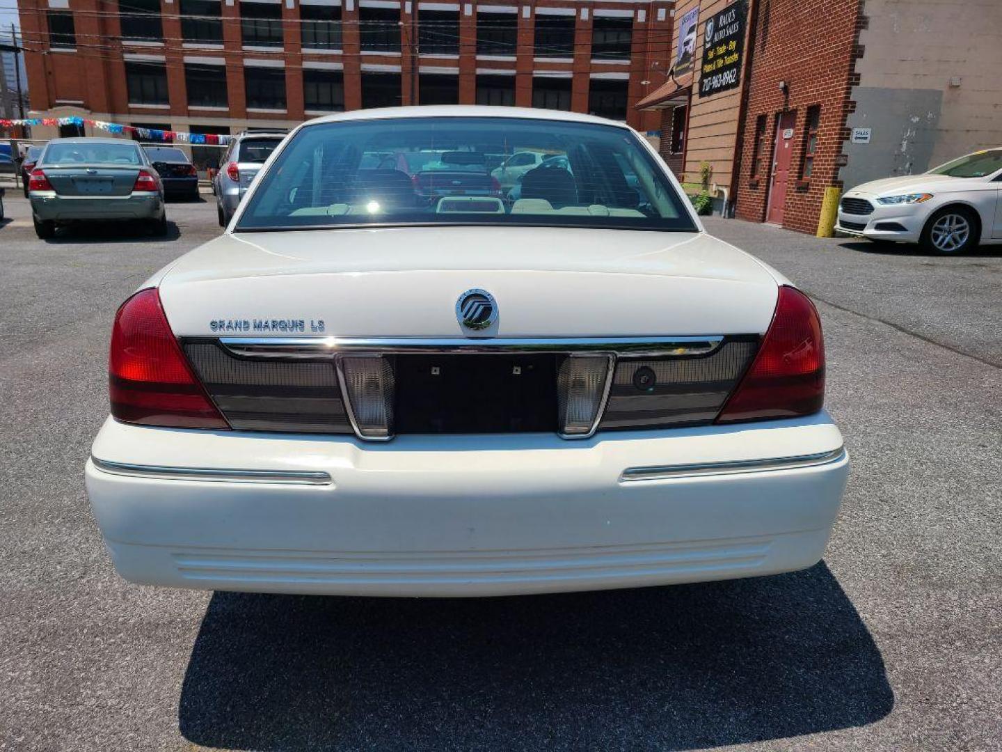 2009 WHITE MERCURY GRAND MARQUIS LS (2MEHM75V89X) with an 4.6L engine, Automatic transmission, located at 117 North Cameron Street, Harrisburg, PA, 17101, (717) 963-8962, 40.266762, -76.875259 - WE FINANCE!!! Good Credit/ Bad Credit/ No Credit - ALL Trade-Ins Welcomed!!! ***Guaranteed Credit Approval*** APPLY ONLINE or CALL us TODAY ;) Internet Prices and Marketplace Prices are SPECIAL discounted ***CASH DEALS*** Retail Prices are higher. Please call us to discuss your cash and finan - Photo#3