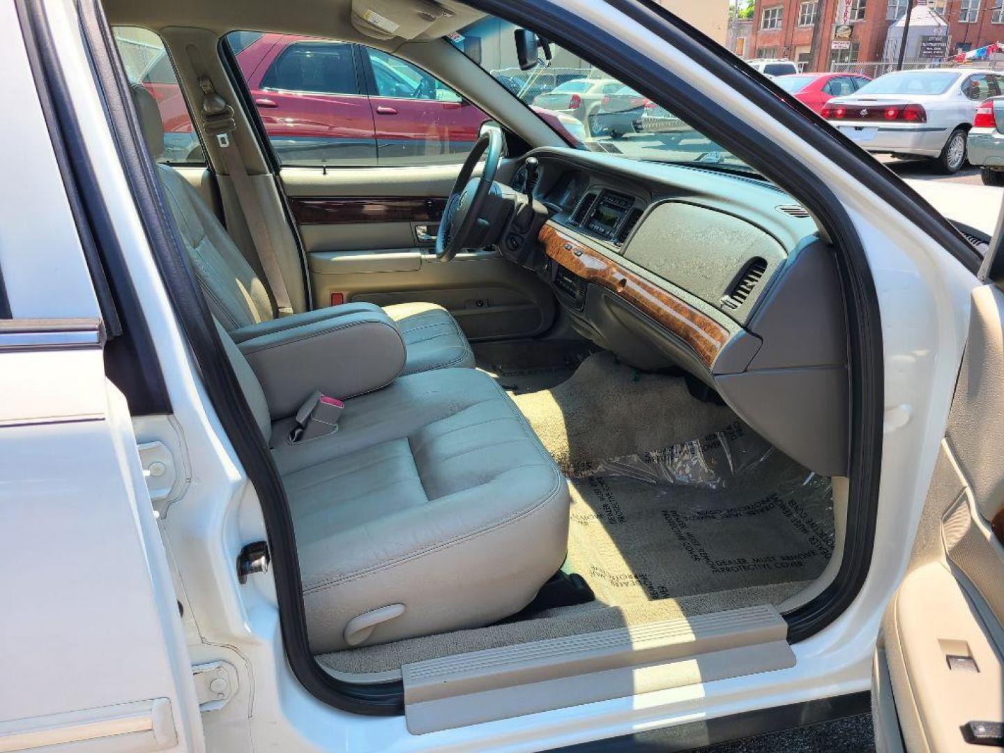 2009 WHITE MERCURY GRAND MARQUIS LS (2MEHM75V89X) with an 4.6L engine, Automatic transmission, located at 117 North Cameron Street, Harrisburg, PA, 17101, (717) 963-8962, 40.266762, -76.875259 - WE FINANCE!!! Good Credit/ Bad Credit/ No Credit - ALL Trade-Ins Welcomed!!! ***Guaranteed Credit Approval*** APPLY ONLINE or CALL us TODAY ;) Internet Prices and Marketplace Prices are SPECIAL discounted ***CASH DEALS*** Retail Prices are higher. Please call us to discuss your cash and finan - Photo#8