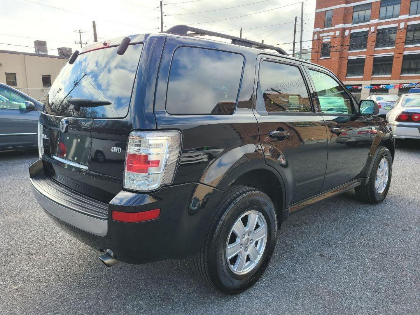 2009 BLACK MERCURY MARINER (4M2CU91729K) with an 2.5L engine, Automatic transmission, located at 117 North Cameron Street, Harrisburg, PA, 17101, (717) 963-8962, 40.266762, -76.875259 - WE FINANCE!!! Good Credit/ Bad Credit/ No Credit - ALL Trade-Ins Welcomed!!! ***Guaranteed Credit Approval*** APPLY ONLINE or CALL us TODAY ;) Internet Prices and Marketplace Prices are SPECIAL discounted ***CASH DEALS*** Retail Prices are higher. Please call us to discuss your cash and finan - Photo#4