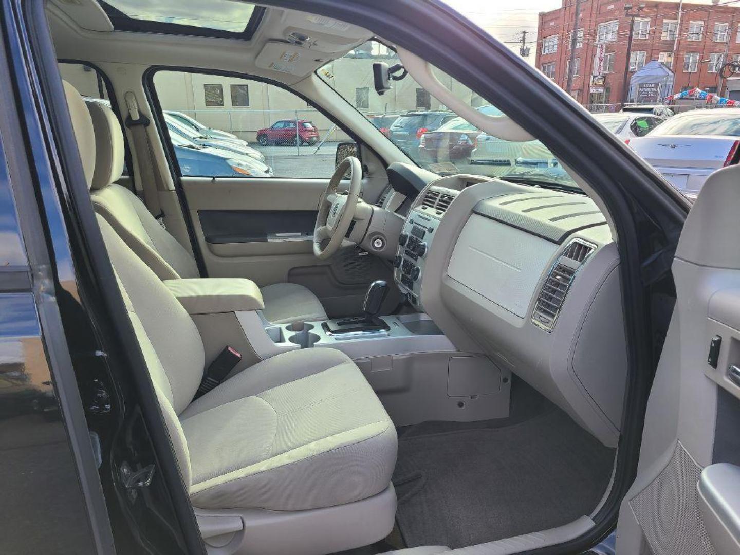 2009 BLACK MERCURY MARINER (4M2CU91729K) with an 2.5L engine, Automatic transmission, located at 117 North Cameron Street, Harrisburg, PA, 17101, (717) 963-8962, 40.266762, -76.875259 - WE FINANCE!!! Good Credit/ Bad Credit/ No Credit - ALL Trade-Ins Welcomed!!! ***Guaranteed Credit Approval*** APPLY ONLINE or CALL us TODAY ;) Internet Prices and Marketplace Prices are SPECIAL discounted ***CASH DEALS*** Retail Prices are higher. Please call us to discuss your cash and finan - Photo#8