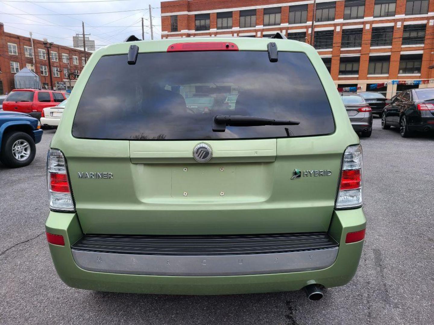 2009 GREEN MERCURY MARINER HYBRID (4M2CU29379K) with an 2.5L engine, Continuously Variable transmission, located at 7981 Paxton Street, Harrisburg, PA, 17111, (717) 561-2926, 40.261490, -76.749229 - WE FINANCE!!! Good Credit/ Bad Credit/ No Credit - ALL Trade-Ins Welcomed!!! ***Guaranteed Credit Approval*** APPLY ONLINE or CALL us TODAY ;) Internet Prices and Marketplace Prices are SPECIAL discounted ***CASH DEALS*** Retail Prices are higher. Please call us to discuss your cash and finan - Photo#3