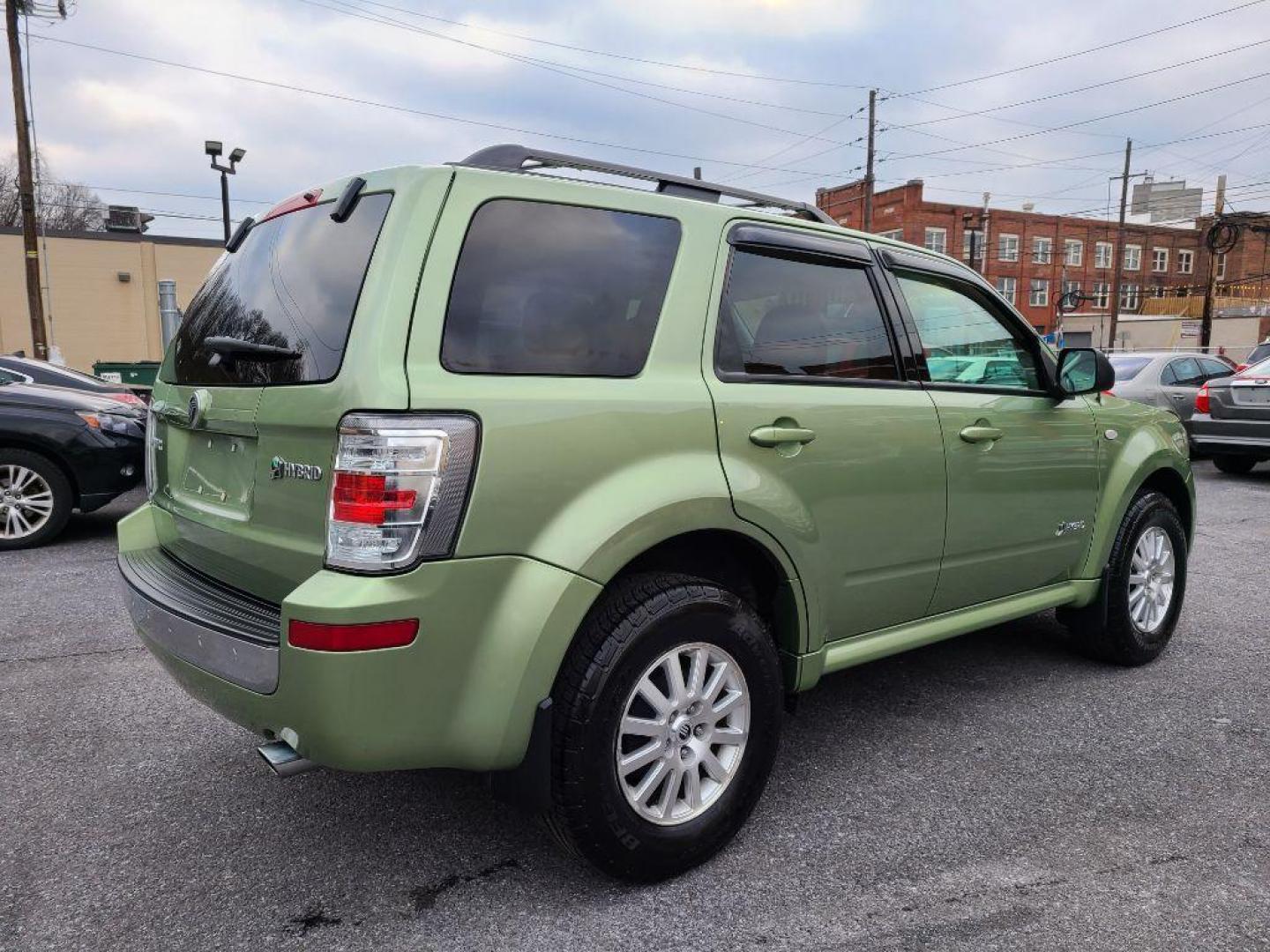 2009 GREEN MERCURY MARINER HYBRID (4M2CU29379K) with an 2.5L engine, Continuously Variable transmission, located at 7981 Paxton Street, Harrisburg, PA, 17111, (717) 561-2926, 40.261490, -76.749229 - WE FINANCE!!! Good Credit/ Bad Credit/ No Credit - ALL Trade-Ins Welcomed!!! ***Guaranteed Credit Approval*** APPLY ONLINE or CALL us TODAY ;) Internet Prices and Marketplace Prices are SPECIAL discounted ***CASH DEALS*** Retail Prices are higher. Please call us to discuss your cash and finan - Photo#4