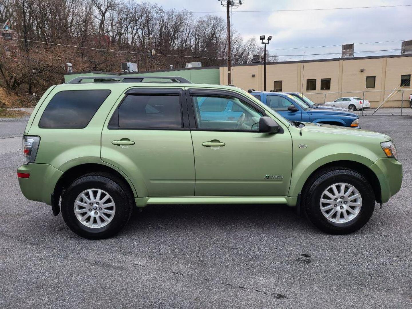 2009 GREEN MERCURY MARINER HYBRID (4M2CU29379K) with an 2.5L engine, Continuously Variable transmission, located at 7981 Paxton Street, Harrisburg, PA, 17111, (717) 561-2926, 40.261490, -76.749229 - WE FINANCE!!! Good Credit/ Bad Credit/ No Credit - ALL Trade-Ins Welcomed!!! ***Guaranteed Credit Approval*** APPLY ONLINE or CALL us TODAY ;) Internet Prices and Marketplace Prices are SPECIAL discounted ***CASH DEALS*** Retail Prices are higher. Please call us to discuss your cash and finan - Photo#5