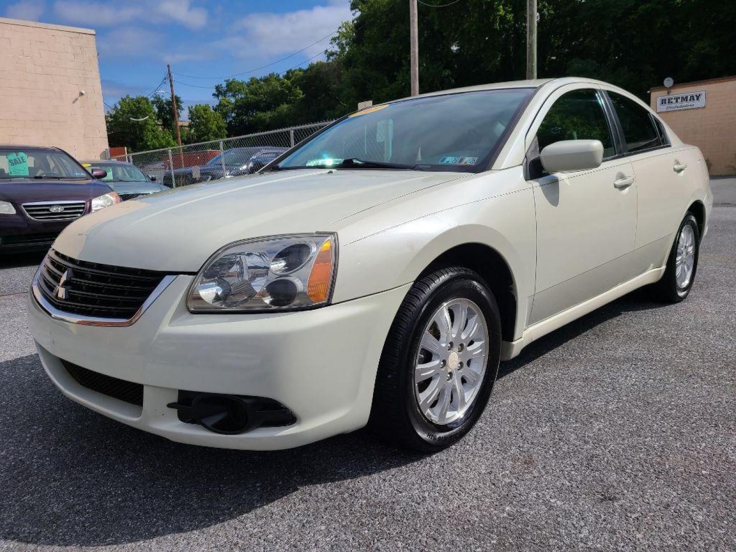 2009 WHITE MITSUBISHI GALANT ES (4A3AB36F09E) with an 2.4L engine, Automatic transmission, located at 117 North Cameron Street, Harrisburg, PA, 17101, (717) 963-8962, 40.266762, -76.875259 - WE FINANCE!!! Good Credit/ Bad Credit/ No Credit - ALL Trade-Ins Welcomed!!! ***Guaranteed Credit Approval*** APPLY ONLINE or CALL us TODAY ;) Internet Prices and Marketplace Prices are SPECIAL discounted ***CASH DEALS*** Retail Prices are higher. Please call us to discuss your cash and finan - Photo#0