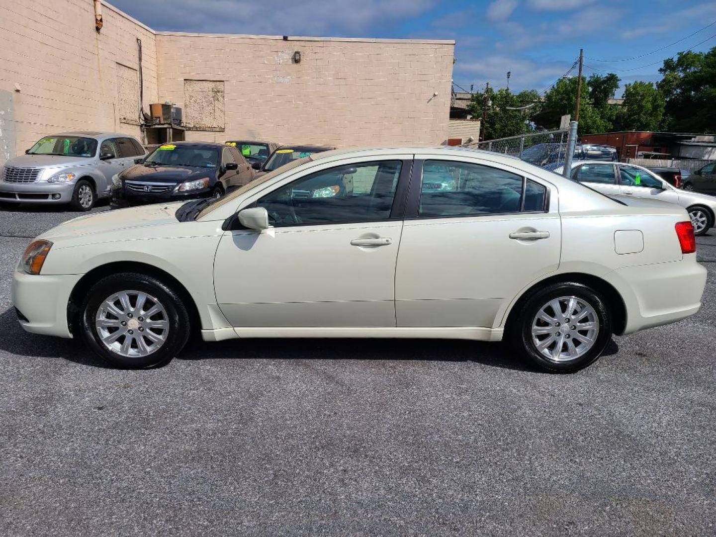 2009 WHITE MITSUBISHI GALANT ES (4A3AB36F09E) with an 2.4L engine, Automatic transmission, located at 117 North Cameron Street, Harrisburg, PA, 17101, (717) 963-8962, 40.266762, -76.875259 - WE FINANCE!!! Good Credit/ Bad Credit/ No Credit - ALL Trade-Ins Welcomed!!! ***Guaranteed Credit Approval*** APPLY ONLINE or CALL us TODAY ;) Internet Prices and Marketplace Prices are SPECIAL discounted ***CASH DEALS*** Retail Prices are higher. Please call us to discuss your cash and finan - Photo#1