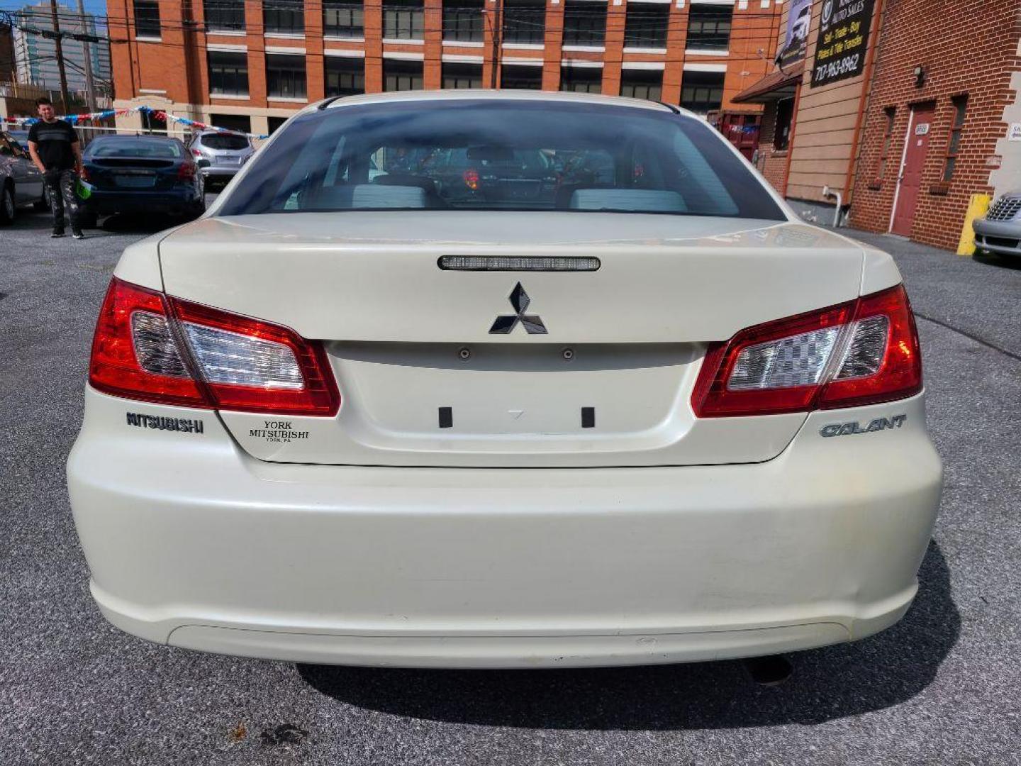 2009 WHITE MITSUBISHI GALANT ES (4A3AB36F09E) with an 2.4L engine, Automatic transmission, located at 117 North Cameron Street, Harrisburg, PA, 17101, (717) 963-8962, 40.266762, -76.875259 - WE FINANCE!!! Good Credit/ Bad Credit/ No Credit - ALL Trade-Ins Welcomed!!! ***Guaranteed Credit Approval*** APPLY ONLINE or CALL us TODAY ;) Internet Prices and Marketplace Prices are SPECIAL discounted ***CASH DEALS*** Retail Prices are higher. Please call us to discuss your cash and finan - Photo#3