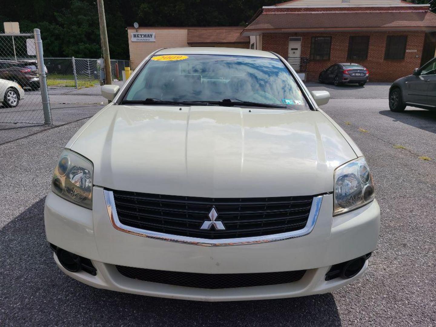 2009 WHITE MITSUBISHI GALANT ES (4A3AB36F09E) with an 2.4L engine, Automatic transmission, located at 117 North Cameron Street, Harrisburg, PA, 17101, (717) 963-8962, 40.266762, -76.875259 - WE FINANCE!!! Good Credit/ Bad Credit/ No Credit - ALL Trade-Ins Welcomed!!! ***Guaranteed Credit Approval*** APPLY ONLINE or CALL us TODAY ;) Internet Prices and Marketplace Prices are SPECIAL discounted ***CASH DEALS*** Retail Prices are higher. Please call us to discuss your cash and finan - Photo#7