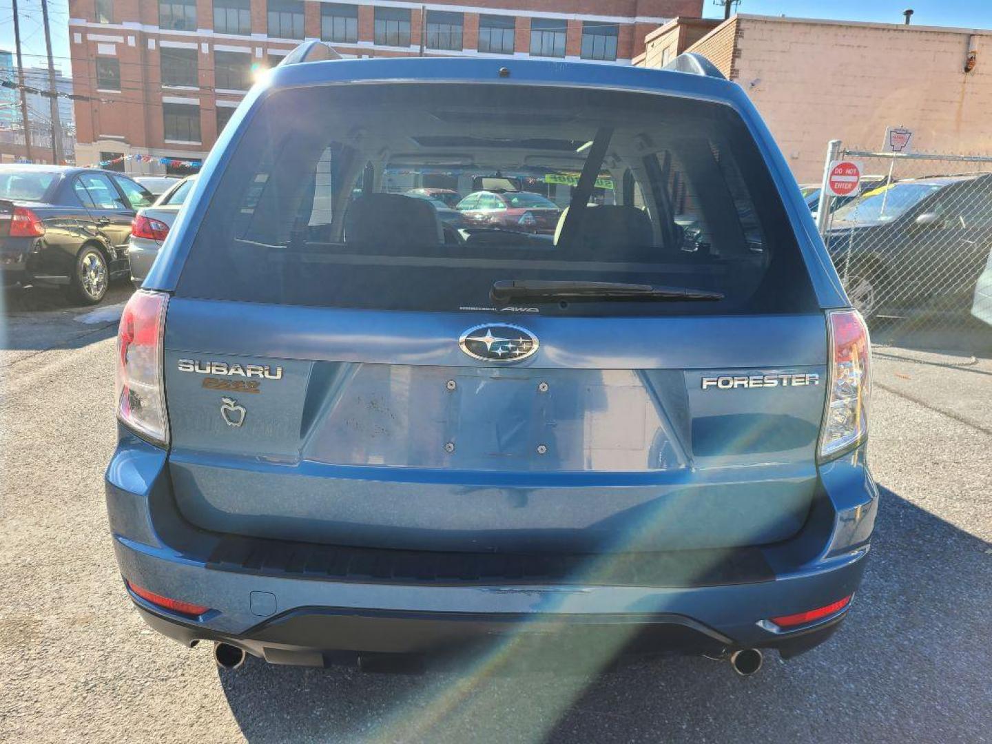 2009 BLUE SUBARU FORESTER 2.5X PREMIUM (JF2SH63659H) with an 2.5L engine, Automatic transmission, located at 117 North Cameron Street, Harrisburg, PA, 17101, (717) 963-8962, 40.266762, -76.875259 - WE FINANCE!!! Good Credit/ Bad Credit/ No Credit - ALL Trade-Ins Welcomed!!! ***Guaranteed Credit Approval*** APPLY ONLINE or CALL us TODAY ;) Internet Prices and Marketplace Prices are SPECIAL discounted ***CASH DEALS*** Retail Prices are higher. Please call us to discuss your cash and finan - Photo#0