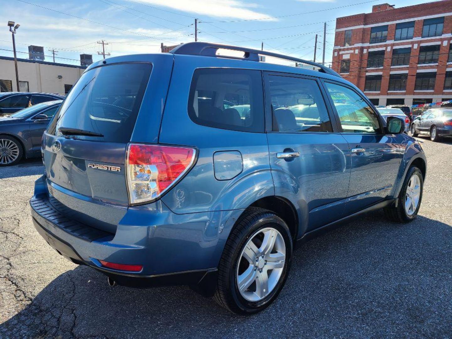 2009 BLUE SUBARU FORESTER 2.5X PREMIUM (JF2SH63659H) with an 2.5L engine, Automatic transmission, located at 117 North Cameron Street, Harrisburg, PA, 17101, (717) 963-8962, 40.266762, -76.875259 - WE FINANCE!!! Good Credit/ Bad Credit/ No Credit - ALL Trade-Ins Welcomed!!! ***Guaranteed Credit Approval*** APPLY ONLINE or CALL us TODAY ;) Internet Prices and Marketplace Prices are SPECIAL discounted ***CASH DEALS*** Retail Prices are higher. Please call us to discuss your cash and finan - Photo#1