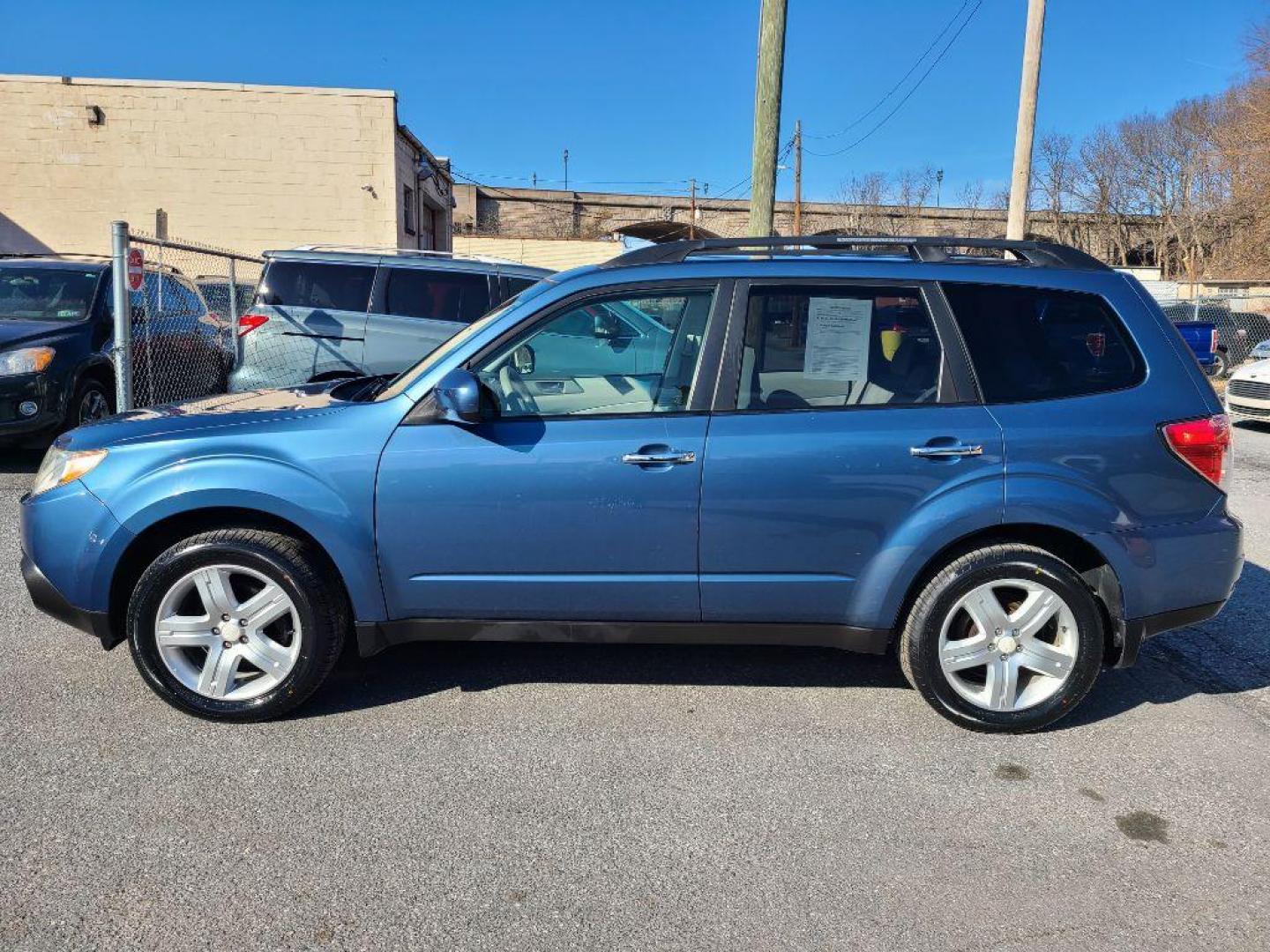 2009 BLUE SUBARU FORESTER 2.5X PREMIUM (JF2SH63659H) with an 2.5L engine, Automatic transmission, located at 117 North Cameron Street, Harrisburg, PA, 17101, (717) 963-8962, 40.266762, -76.875259 - WE FINANCE!!! Good Credit/ Bad Credit/ No Credit - ALL Trade-Ins Welcomed!!! ***Guaranteed Credit Approval*** APPLY ONLINE or CALL us TODAY ;) Internet Prices and Marketplace Prices are SPECIAL discounted ***CASH DEALS*** Retail Prices are higher. Please call us to discuss your cash and finan - Photo#4