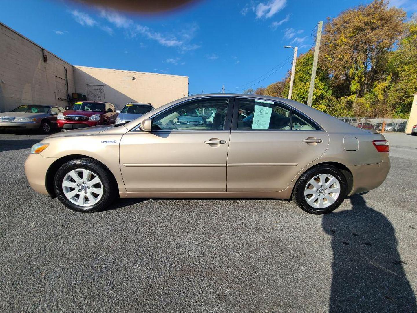 2009 GOLD TOYOTA CAMRY HYBRID (4T1BB46K89U) with an 2.4L engine, Continuously Variable transmission, located at 7981 Paxton Street, Harrisburg, PA, 17111, (717) 561-2926, 40.261490, -76.749229 - WE FINANCE!!! Good Credit/ Bad Credit/ No Credit - ALL Trade-Ins Welcomed!!! ***Guaranteed Credit Approval*** APPLY ONLINE or CALL us TODAY ;) Internet Prices and Marketplace Prices are SPECIAL discounted ***CASH DEALS*** Retail Prices are higher. Please call us to discuss your cash and finan - Photo#1