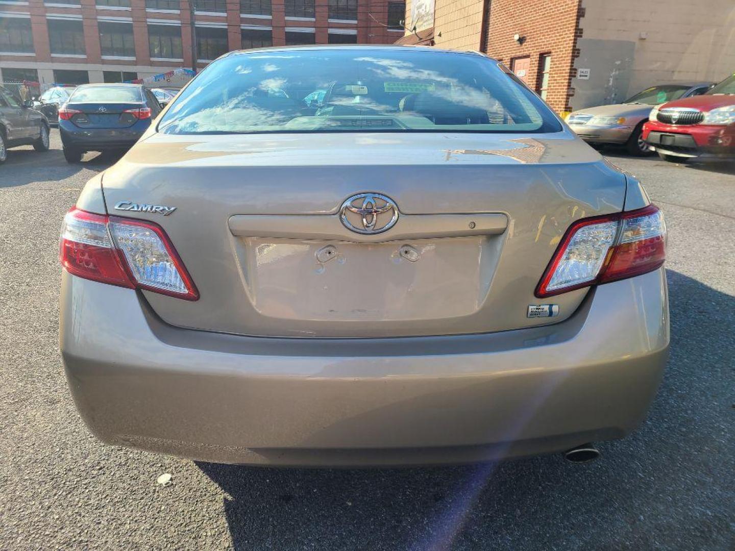 2009 GOLD TOYOTA CAMRY HYBRID (4T1BB46K89U) with an 2.4L engine, Continuously Variable transmission, located at 7981 Paxton Street, Harrisburg, PA, 17111, (717) 561-2926, 40.261490, -76.749229 - WE FINANCE!!! Good Credit/ Bad Credit/ No Credit - ALL Trade-Ins Welcomed!!! ***Guaranteed Credit Approval*** APPLY ONLINE or CALL us TODAY ;) Internet Prices and Marketplace Prices are SPECIAL discounted ***CASH DEALS*** Retail Prices are higher. Please call us to discuss your cash and finan - Photo#3