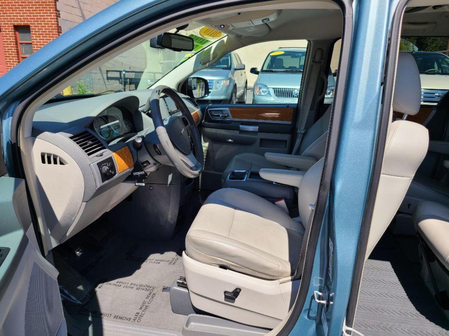 2010 BLUE CHRYSLER TOWN and COUNTRY LIMITED (2A4RR6DX9AR) with an 4.0L engine, Automatic transmission, located at 117 North Cameron Street, Harrisburg, PA, 17101, (717) 963-8962, 40.266762, -76.875259 - WE FINANCE!!! Good Credit/ Bad Credit/ No Credit - ALL Trade-Ins Welcomed!!! ***Guaranteed Credit Approval*** APPLY ONLINE or CALL us TODAY ;) Internet Prices and Marketplace Prices are SPECIAL discounted ***CASH DEALS*** Retail Prices are higher. Please call us to discuss your cash and finan - Photo#17