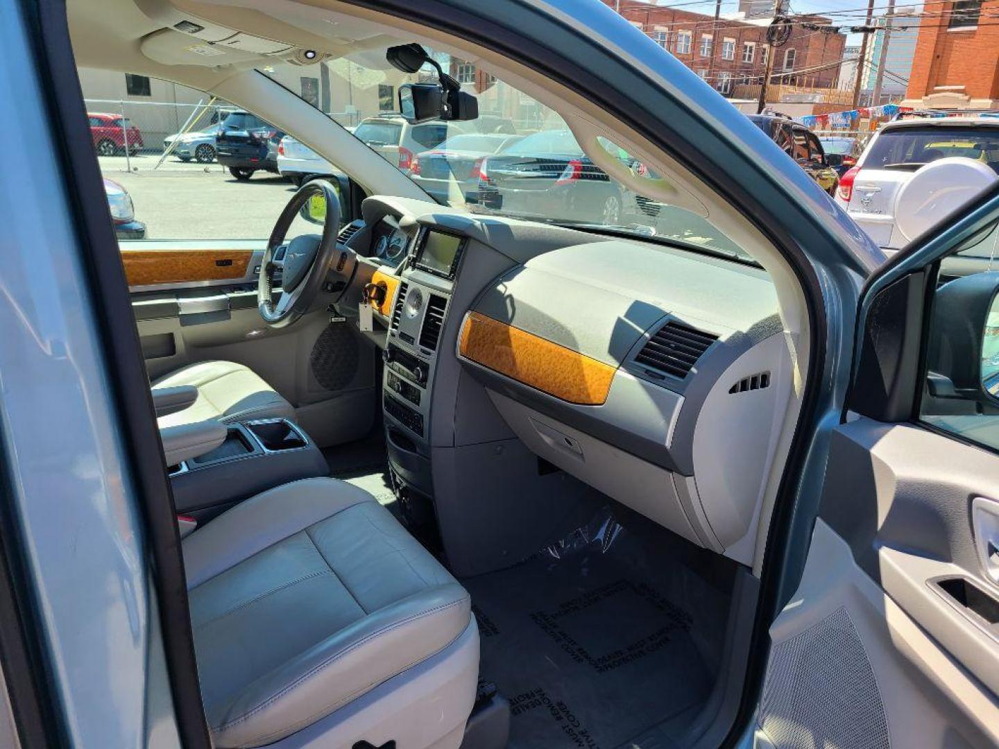 2010 BLUE CHRYSLER TOWN and COUNTRY LIMITED (2A4RR6DX9AR) with an 4.0L engine, Automatic transmission, located at 117 North Cameron Street, Harrisburg, PA, 17101, (717) 963-8962, 40.266762, -76.875259 - WE FINANCE!!! Good Credit/ Bad Credit/ No Credit - ALL Trade-Ins Welcomed!!! ***Guaranteed Credit Approval*** APPLY ONLINE or CALL us TODAY ;) Internet Prices and Marketplace Prices are SPECIAL discounted ***CASH DEALS*** Retail Prices are higher. Please call us to discuss your cash and finan - Photo#8