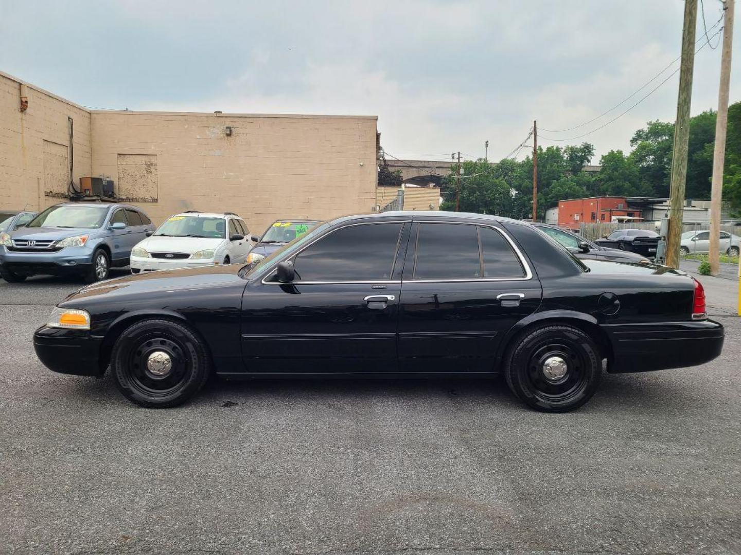 2010 BLACK FORD CROWN VICTORIA LX (2FABP7EV2AX) with an 4.6L engine, Automatic transmission, located at 117 North Cameron Street, Harrisburg, PA, 17101, (717) 963-8962, 40.266762, -76.875259 - WE FINANCE!!! Good Credit/ Bad Credit/ No Credit - ALL Trade-Ins Welcomed!!! ***Guaranteed Credit Approval*** APPLY ONLINE or CALL us TODAY ;) Internet Prices and Marketplace Prices are SPECIAL discounted ***CASH DEALS*** Retail Prices are higher. Please call us to discuss your cash and finan - Photo#1