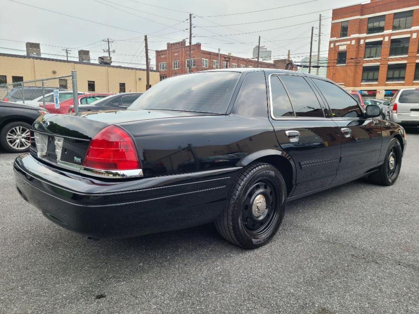 2010 BLACK FORD CROWN VICTORIA LX (2FABP7EV2AX) with an 4.6L engine, Automatic transmission, located at 117 North Cameron Street, Harrisburg, PA, 17101, (717) 963-8962, 40.266762, -76.875259 - WE FINANCE!!! Good Credit/ Bad Credit/ No Credit - ALL Trade-Ins Welcomed!!! ***Guaranteed Credit Approval*** APPLY ONLINE or CALL us TODAY ;) Internet Prices and Marketplace Prices are SPECIAL discounted ***CASH DEALS*** Retail Prices are higher. Please call us to discuss your cash and finan - Photo#4