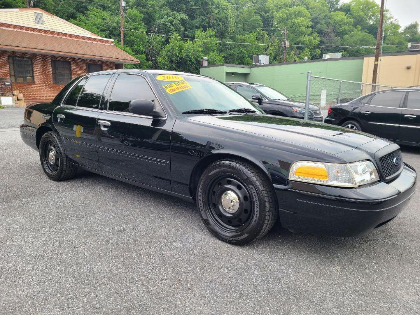 2010 BLACK FORD CROWN VICTORIA LX (2FABP7EV2AX) with an 4.6L engine, Automatic transmission, located at 117 North Cameron Street, Harrisburg, PA, 17101, (717) 963-8962, 40.266762, -76.875259 - WE FINANCE!!! Good Credit/ Bad Credit/ No Credit - ALL Trade-Ins Welcomed!!! ***Guaranteed Credit Approval*** APPLY ONLINE or CALL us TODAY ;) Internet Prices and Marketplace Prices are SPECIAL discounted ***CASH DEALS*** Retail Prices are higher. Please call us to discuss your cash and finan - Photo#6