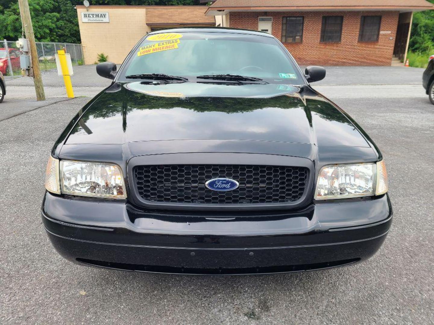 2010 BLACK FORD CROWN VICTORIA LX (2FABP7EV2AX) with an 4.6L engine, Automatic transmission, located at 117 North Cameron Street, Harrisburg, PA, 17101, (717) 963-8962, 40.266762, -76.875259 - WE FINANCE!!! Good Credit/ Bad Credit/ No Credit - ALL Trade-Ins Welcomed!!! ***Guaranteed Credit Approval*** APPLY ONLINE or CALL us TODAY ;) Internet Prices and Marketplace Prices are SPECIAL discounted ***CASH DEALS*** Retail Prices are higher. Please call us to discuss your cash and finan - Photo#7