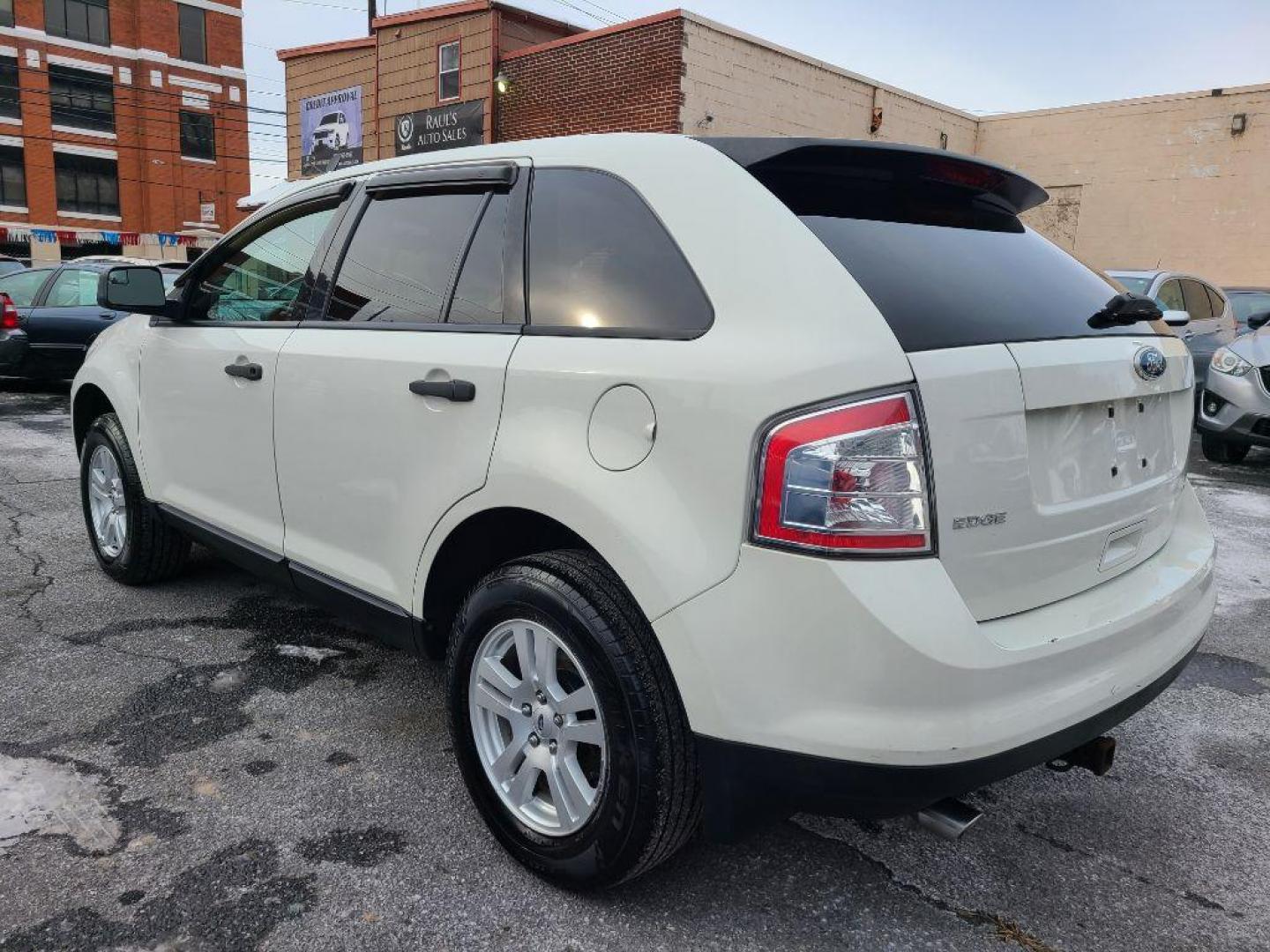 2010 WHITE FORD EDGE SE (2FMDK3GC5AB) with an 3.5L engine, Automatic transmission, located at 117 North Cameron Street, Harrisburg, PA, 17101, (717) 963-8962, 40.266762, -76.875259 - WE FINANCE!!! Good Credit/ Bad Credit/ No Credit - ALL Trade-Ins Welcomed!!! ***Guaranteed Credit Approval*** APPLY ONLINE or CALL us TODAY ;) Internet Prices and Marketplace Prices are SPECIAL discounted ***CASH DEALS*** Retail Prices are higher. Please call us to discuss your cash and finan - Photo#2